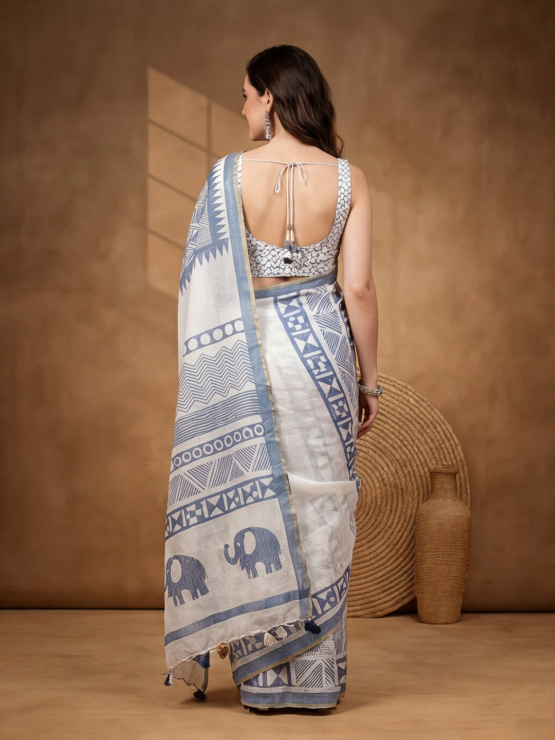 Geometric Linen Blend Saree with Unstiched Blouse