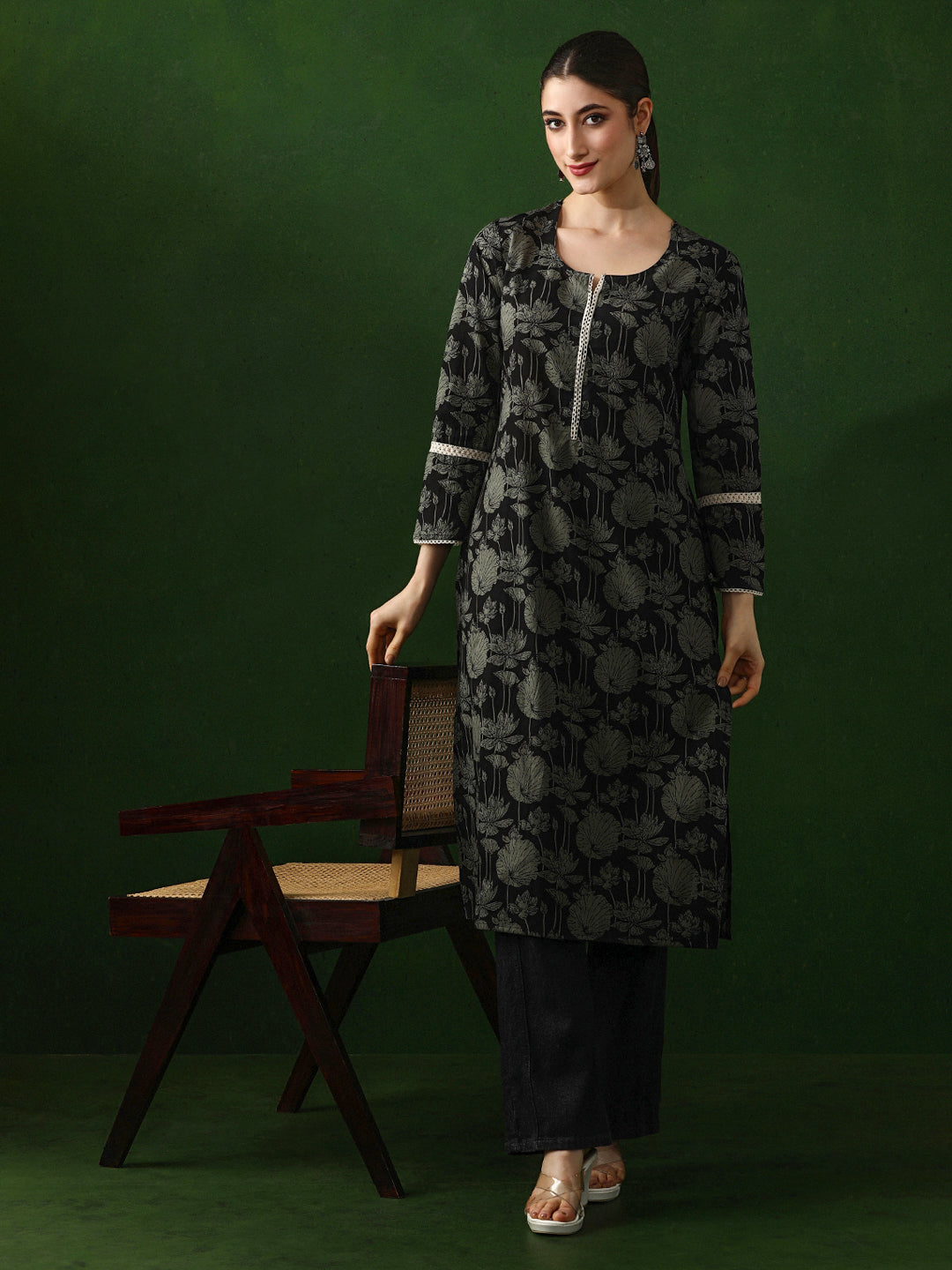 Floral Embroidered Straight Pure Cotton Kurta