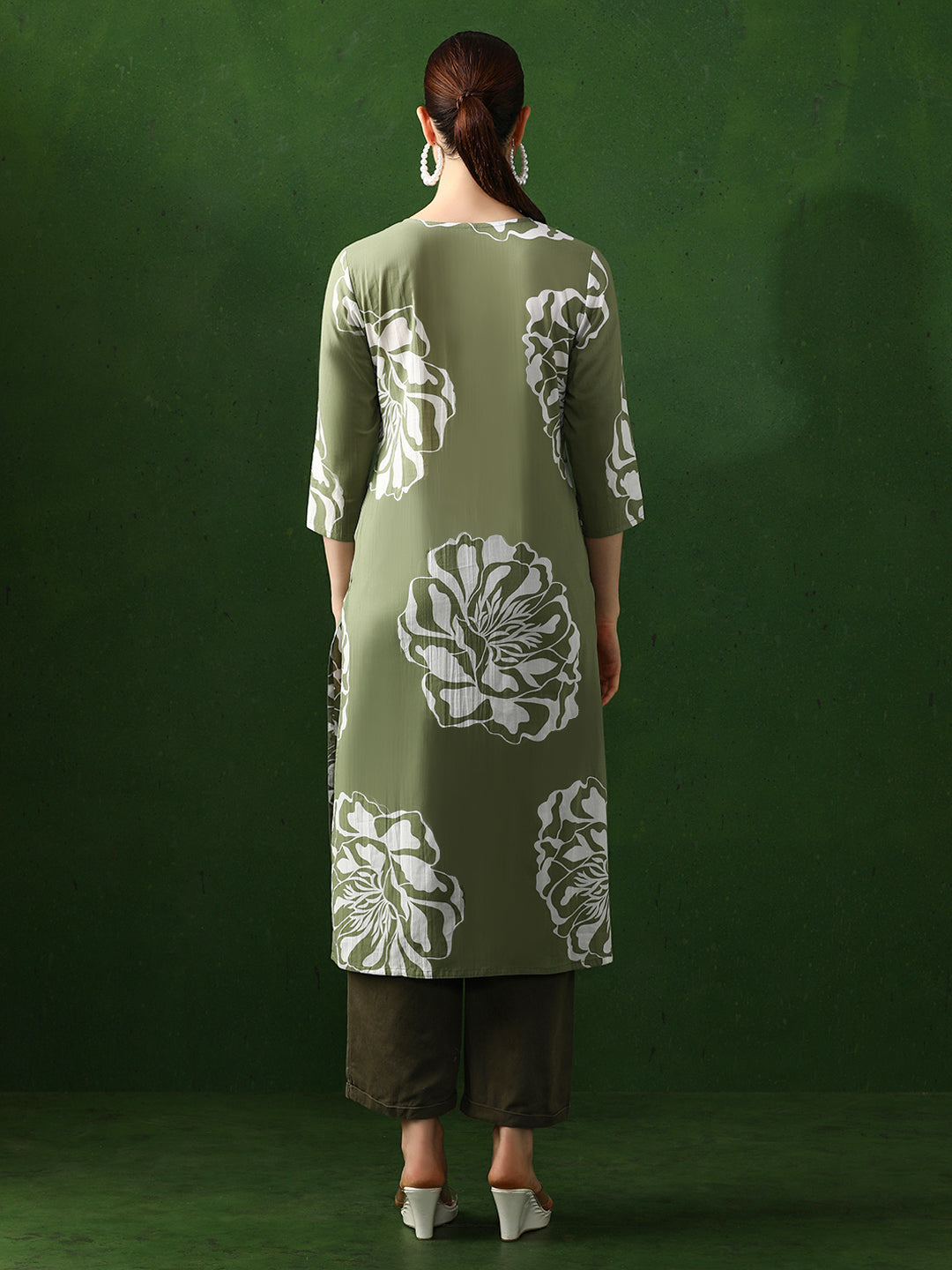 Floral Embroidered Straight Pure Cotton Kurta