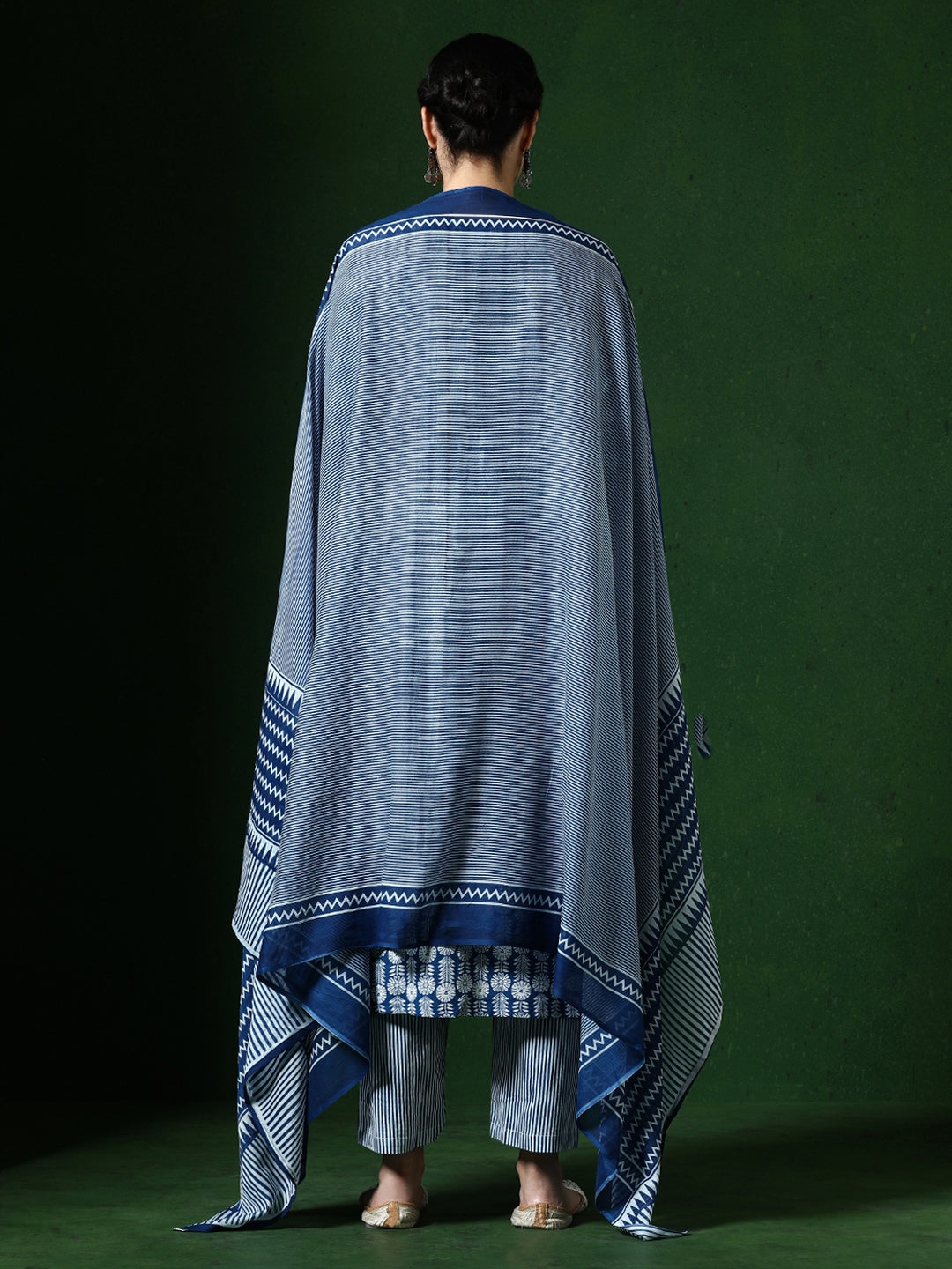 Floral Embroidered Straight Pure Cotton Kurta & Trousers Sets