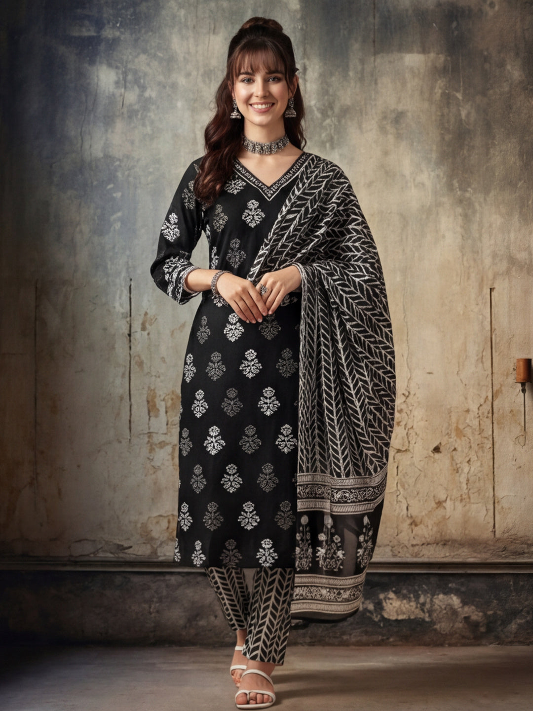 Floral Printed V-Neck Pure Cotton Straight Kurta With Trousers & Dupatta