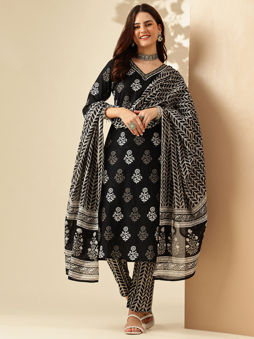 Floral Embroidered Straight Pure Cotton Kurta & Trousers Sets