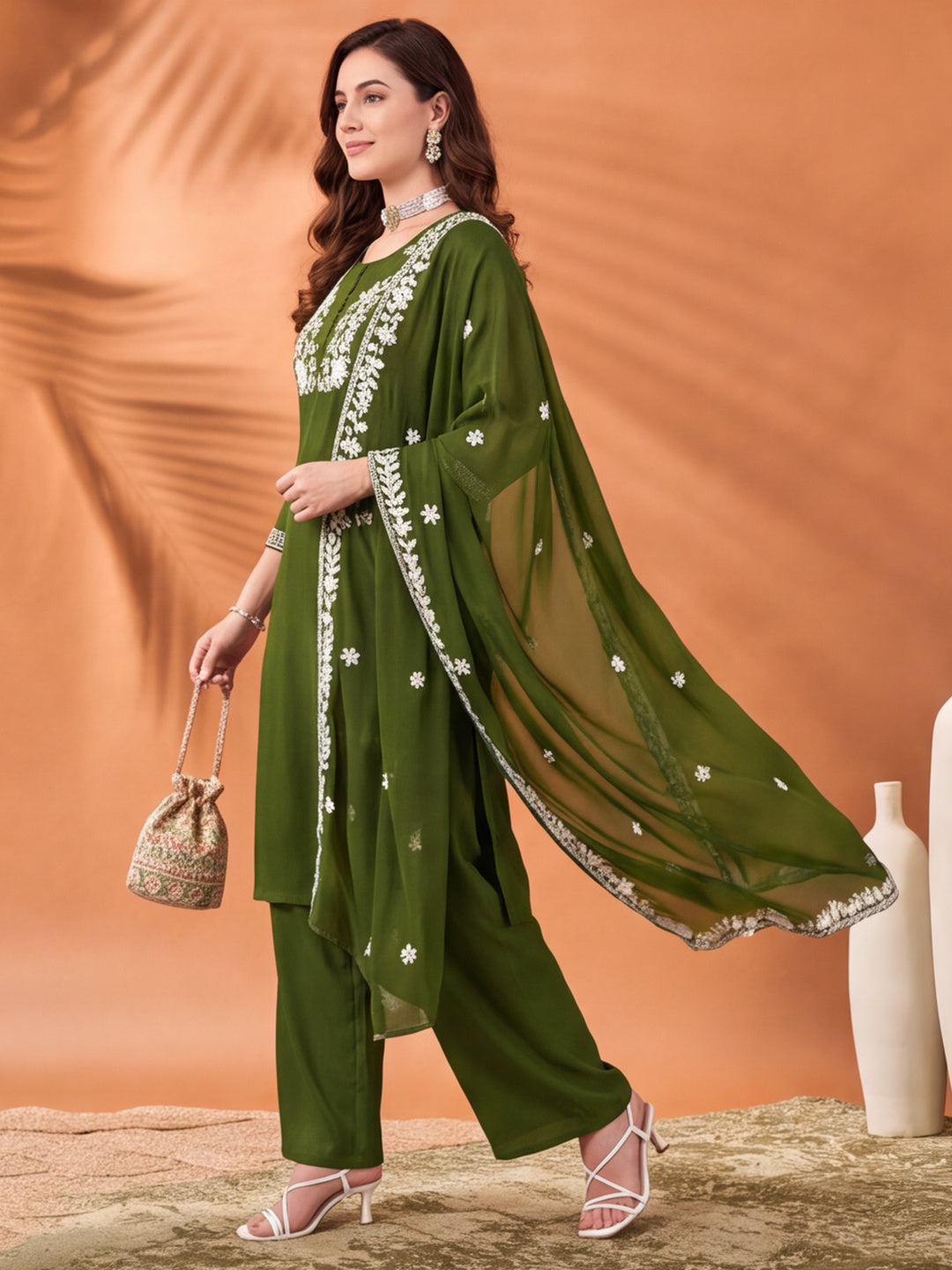 Women's Green Embroidered Kurta Set with Dupatta | Mul Cotton Festive Ethnic Wear