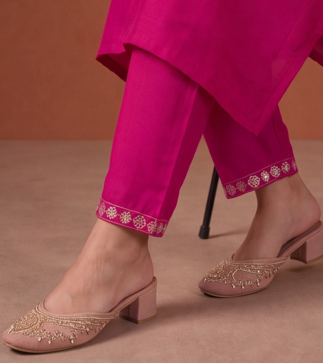 Women's Pink Embroidered Kurta Set with Jacquard Dupatta | Mul Cotton Festive Ethnic Wear