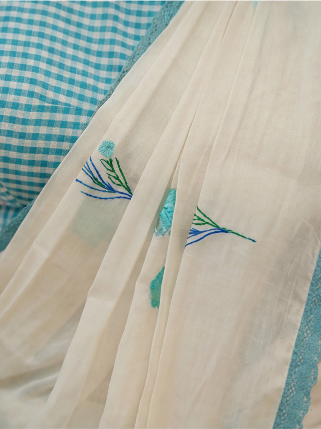 Floral Linen Blend Saree with Unstiched Blouse