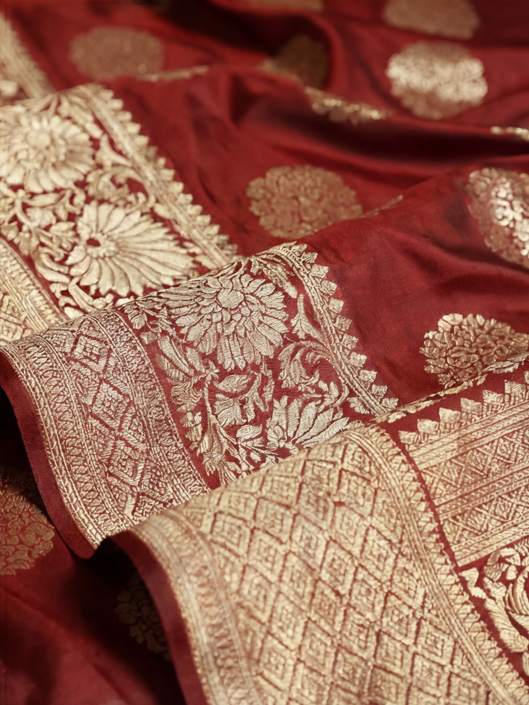 Zari Woven Design Banarasi Saree