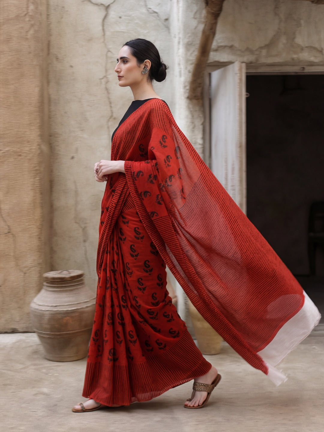 Mulmul Cotton Floral Printed Saree