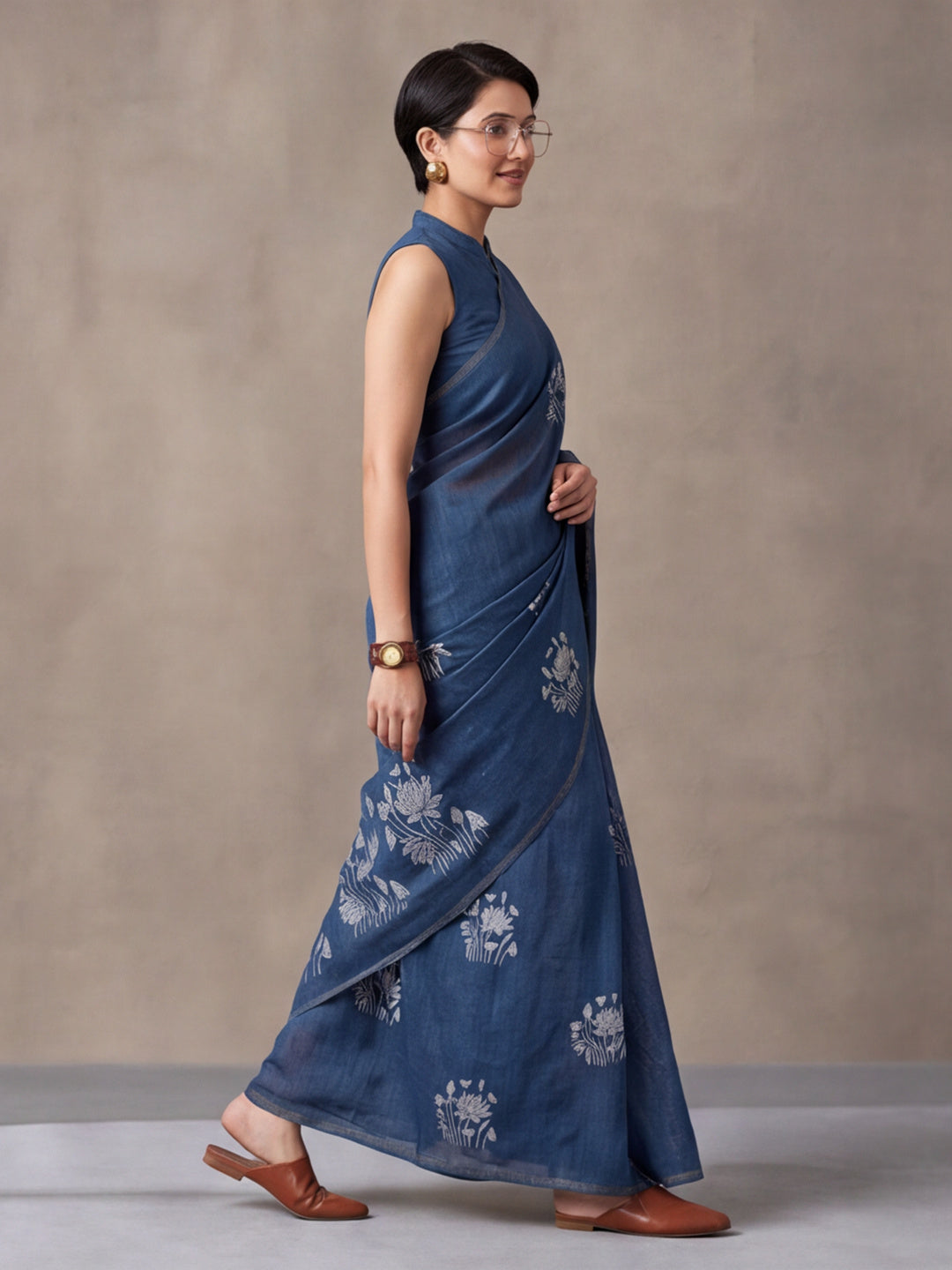 Women Blue Floral Woven Design Saree with Tassel Detail Pallu