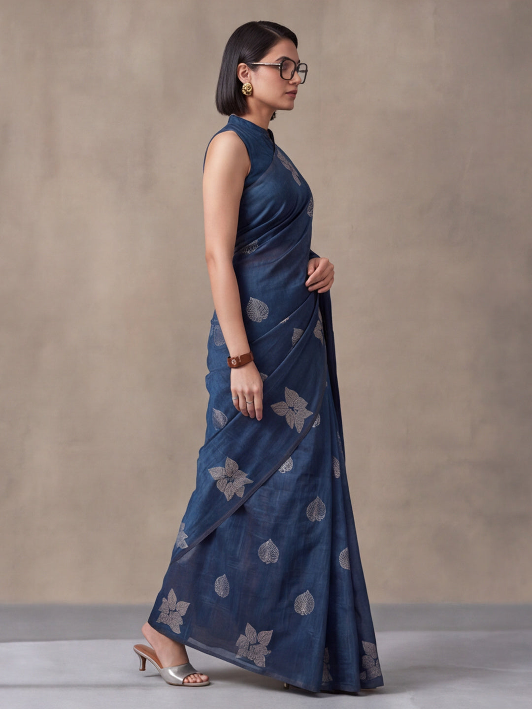 Women Blue Leaf Motif Woven Saree with Tassel Detail Pallu