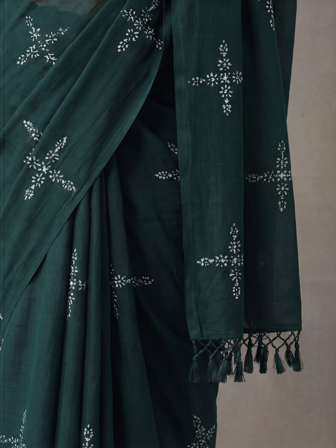 Floral Muslin Cotton Saree with Unstiched Blouse