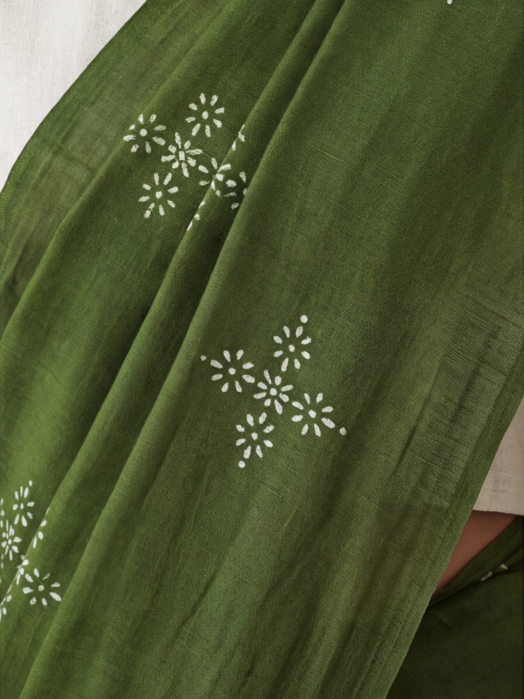 Floral Muslin Cotton Saree with Unstiched Blouse