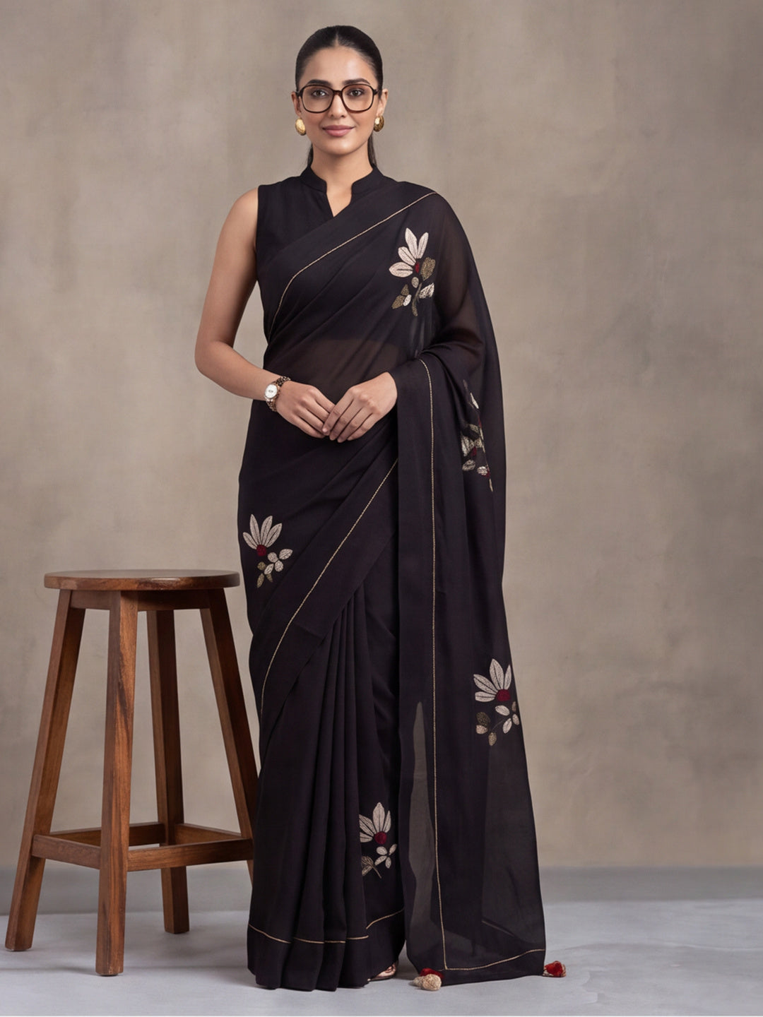 Digitally Printed Abstract & Floral Mul Cotton Saree with Contrast Blouse