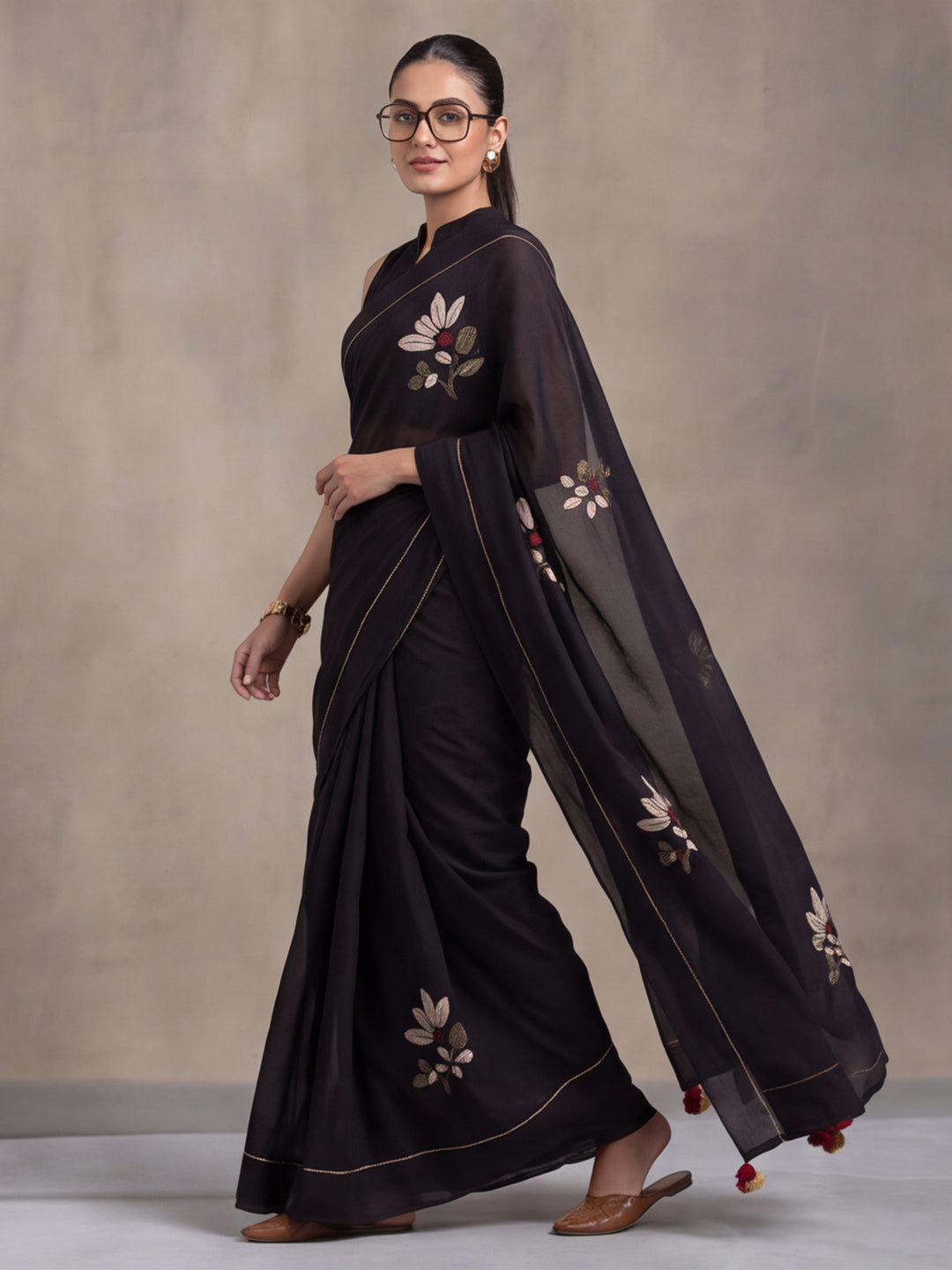 Digitally Printed Abstract & Floral Mul Cotton Saree with Contrast Blouse