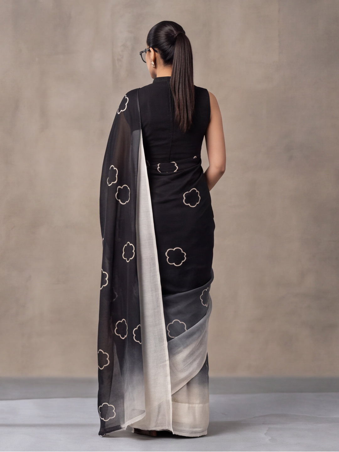 Digitally Printed Abstract & Floral Mul Cotton Saree with Contrast Blouse