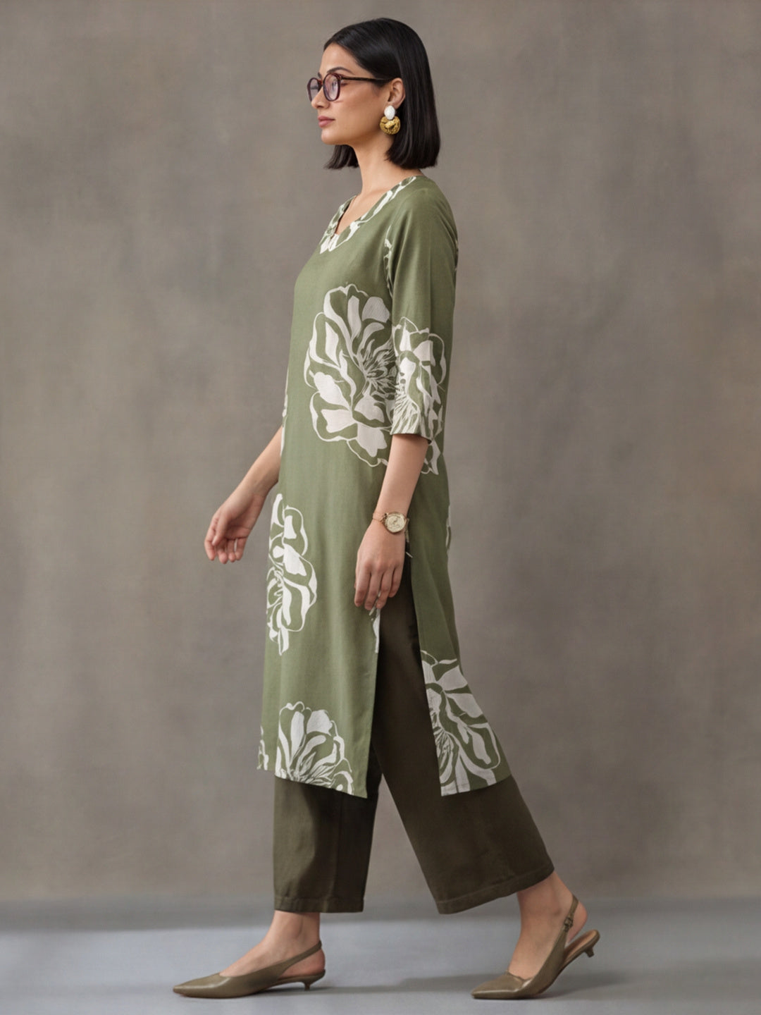 Floral Embroidered Straight Pure Cotton Kurta