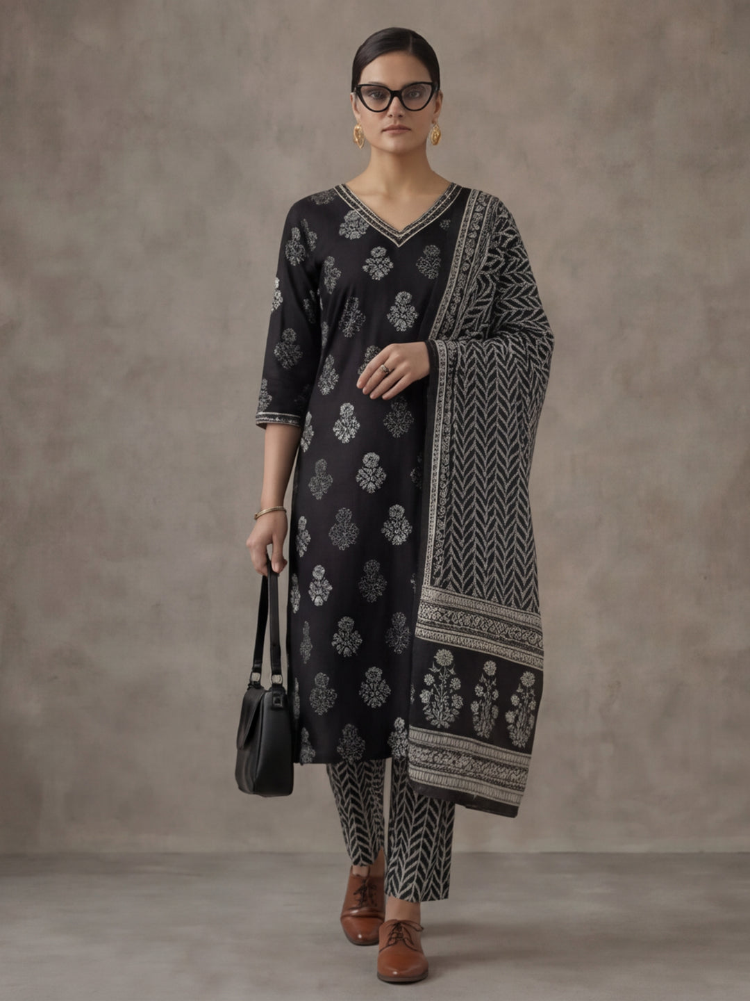 Floral Embroidered Straight Pure Cotton Kurta & Trousers Sets