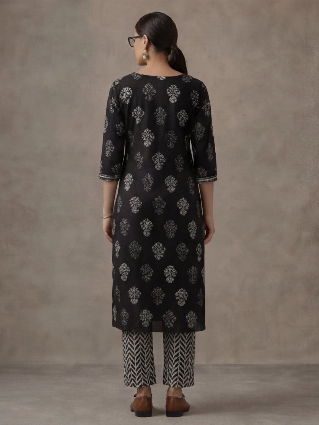 Floral Embroidered Straight Pure Cotton Kurta & Trousers Sets