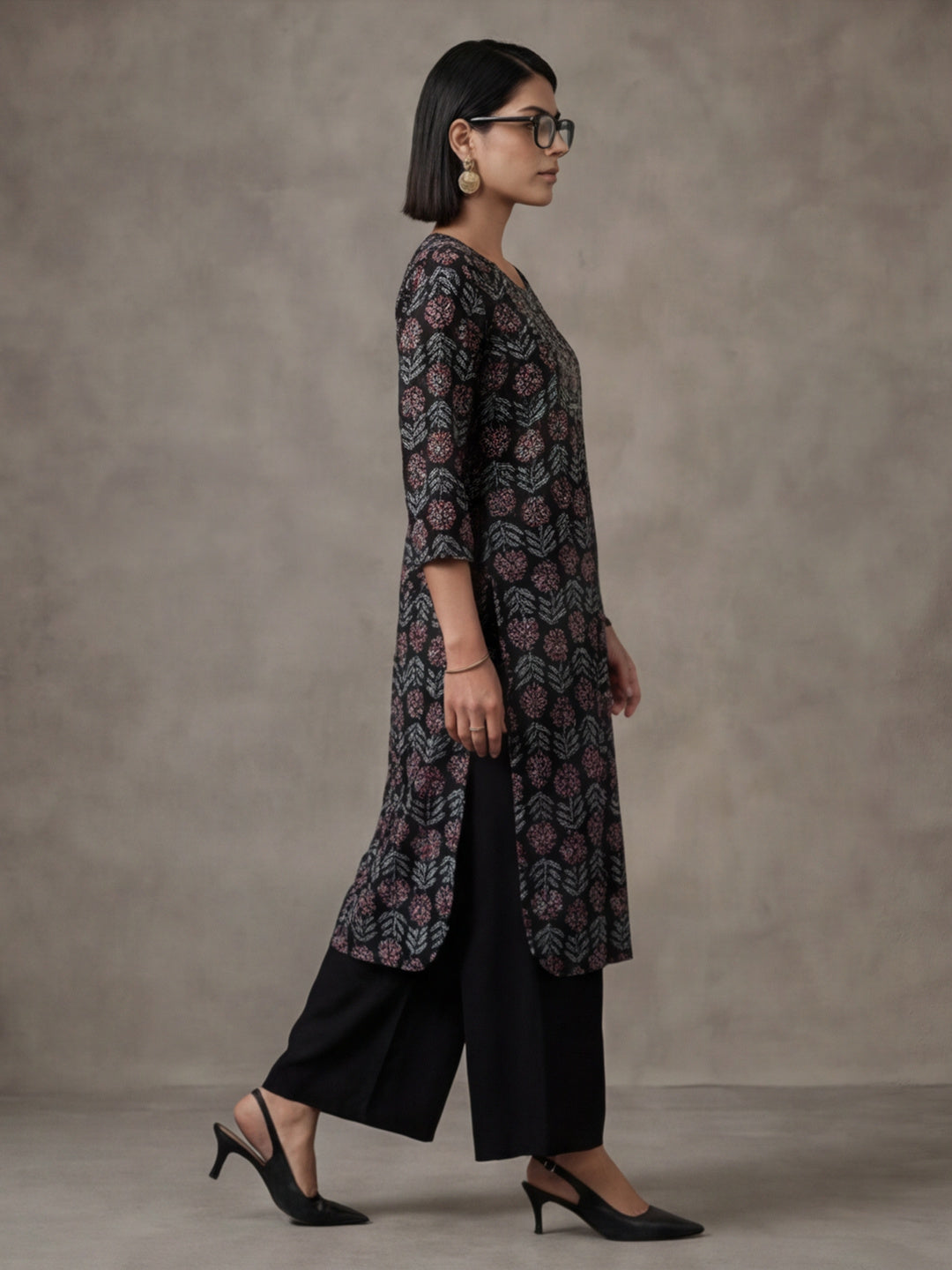 Floral Embroidered Straight Kurta
