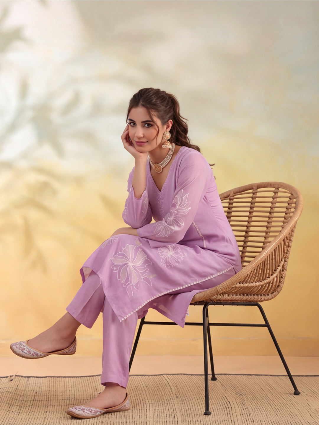 Women Floral Embroidery Lavender Kurta Set with Dupatta