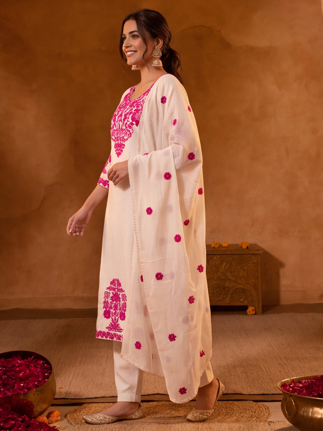 Women Embroidery Off White Kurta Set with Dupatta