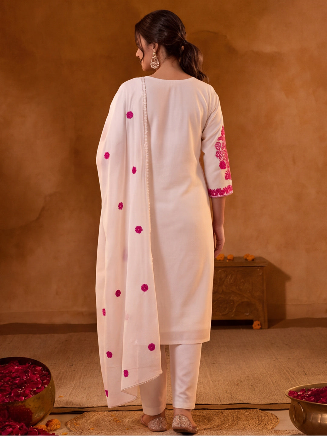 Women Embroidery Off White Kurta Set with Dupatta