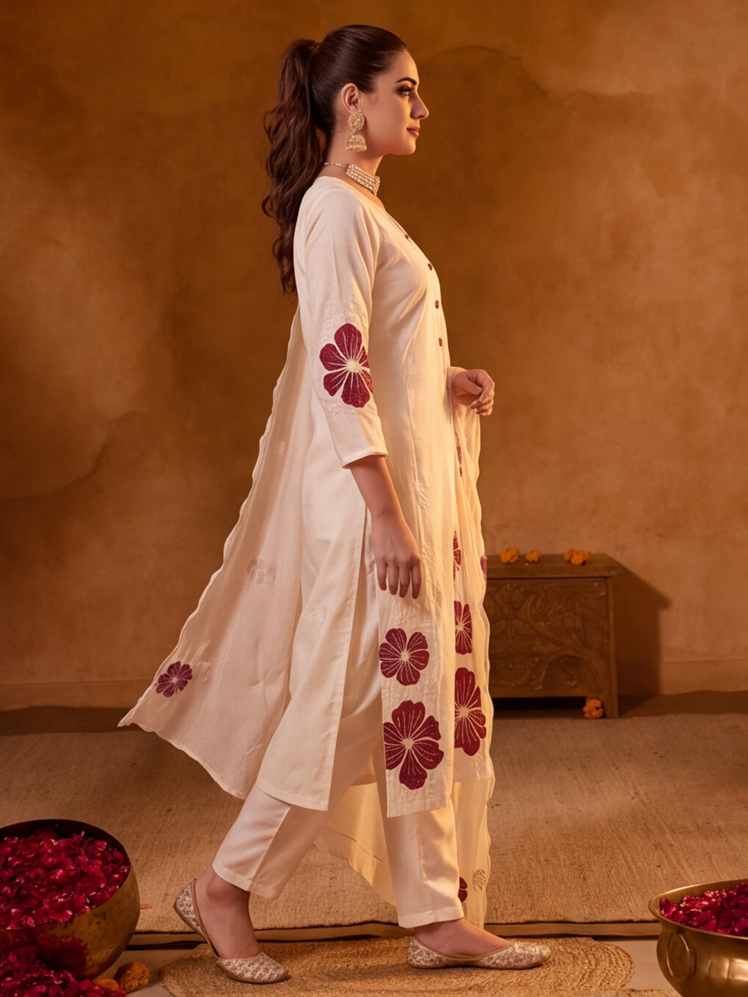 Women Floral Embroidery Cream Kurta Set with Dupatta