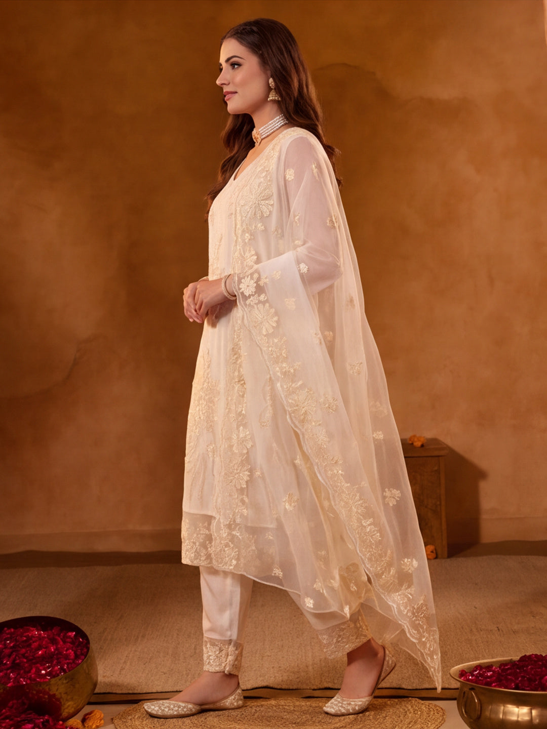 Women Floral Embroidery Cream Kurta Set with Dupatta