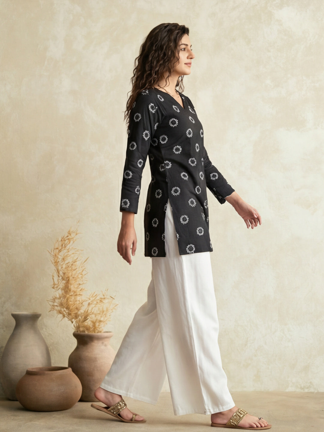 Women's V-Neck Printed Straight Three-Quarter Sleeves Cotton Short Kurti