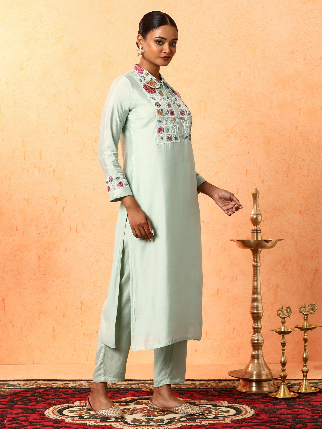 Floral Embroidered Straight Cotton Blend Kurta & Trousers Sets