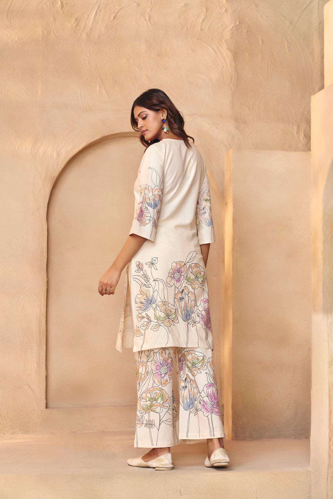 Floral Embroidered Straight Pure Cotton Kurta & Trousers Sets