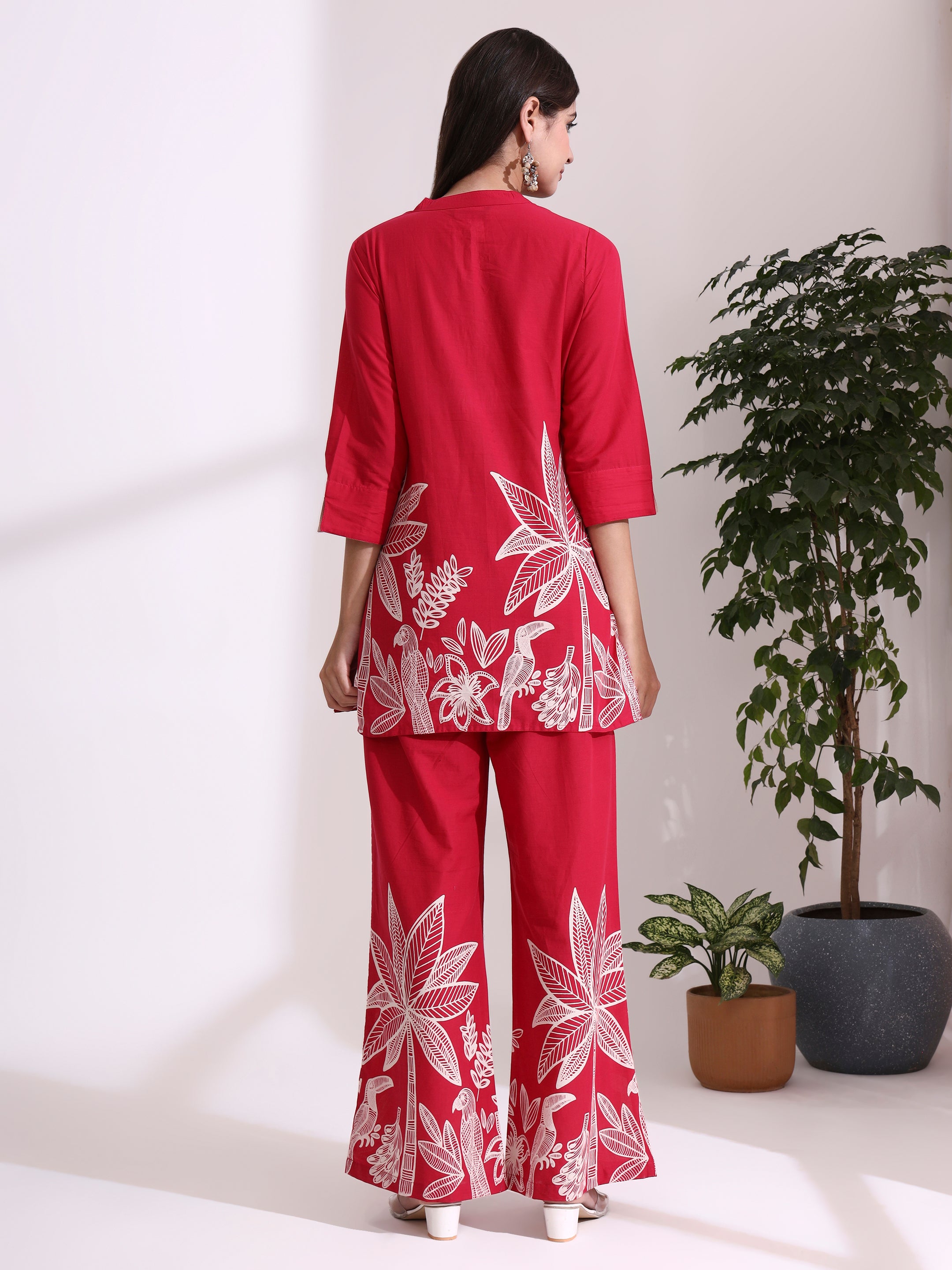 Floral Printed Straight Pure Cotton Kurta & Trousers Sets