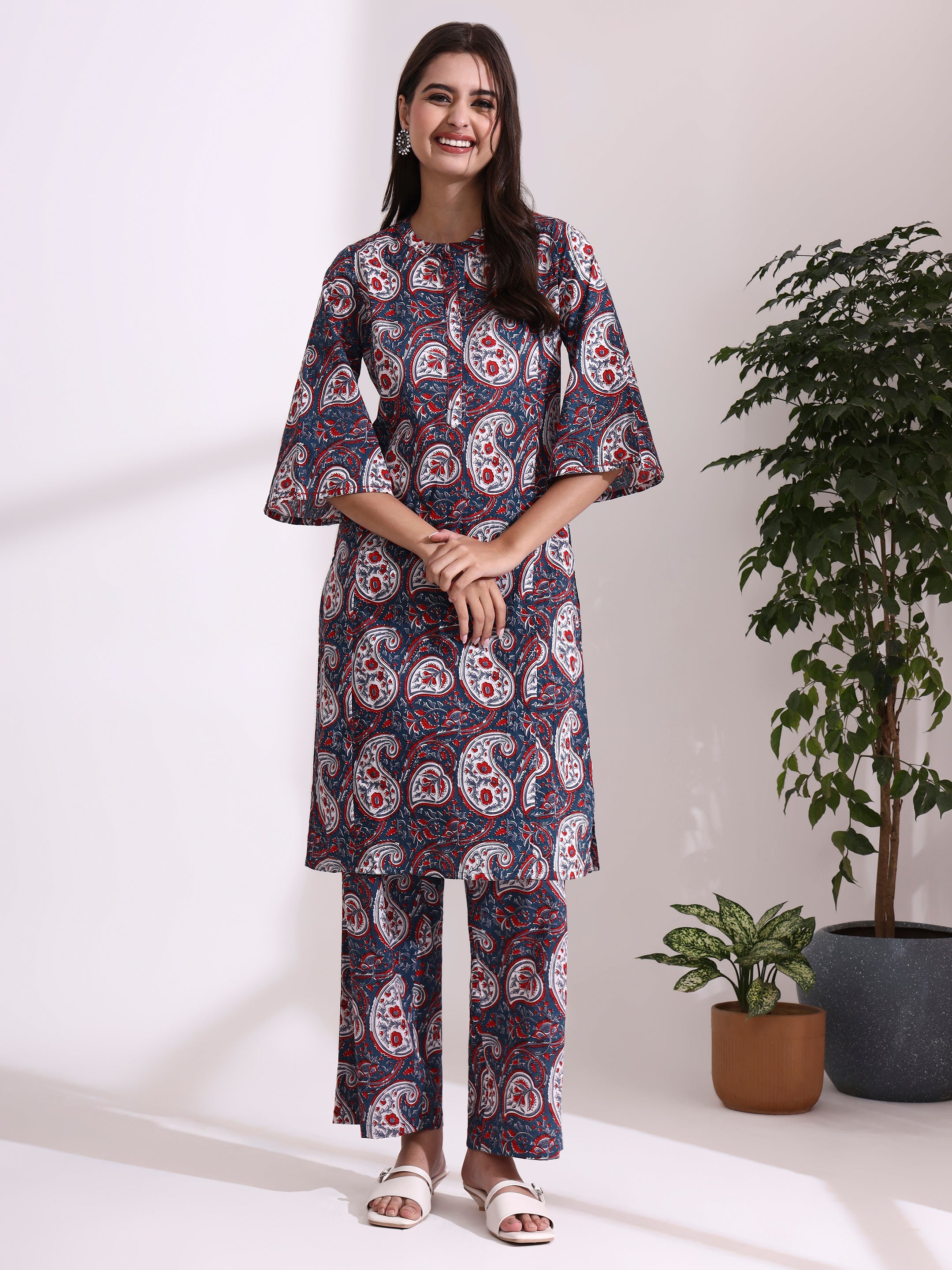 Floral Printed Straight Pure Cotton Kurta & Trousers Sets