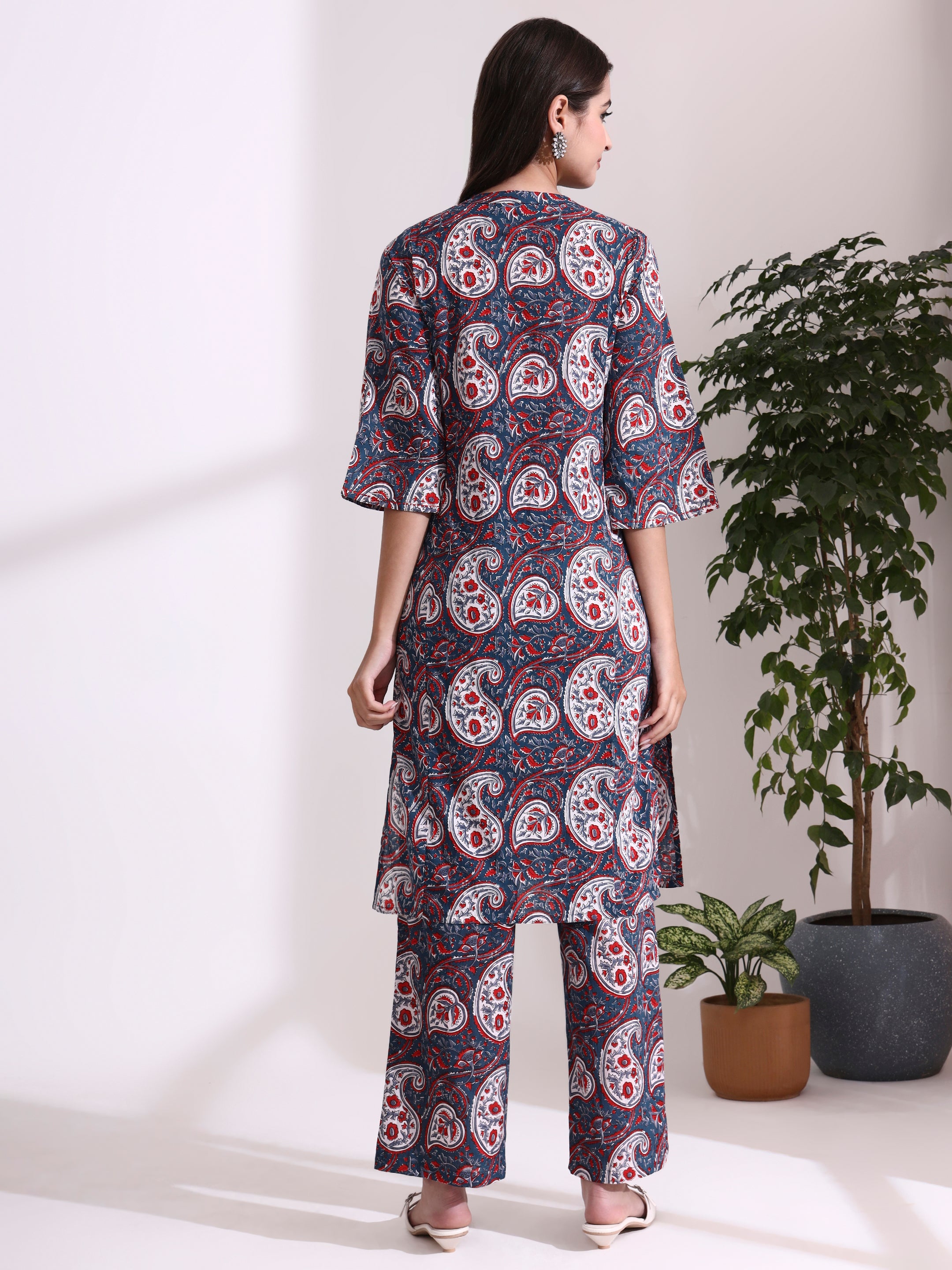 Floral Printed Straight Pure Cotton Kurta & Trousers Sets
