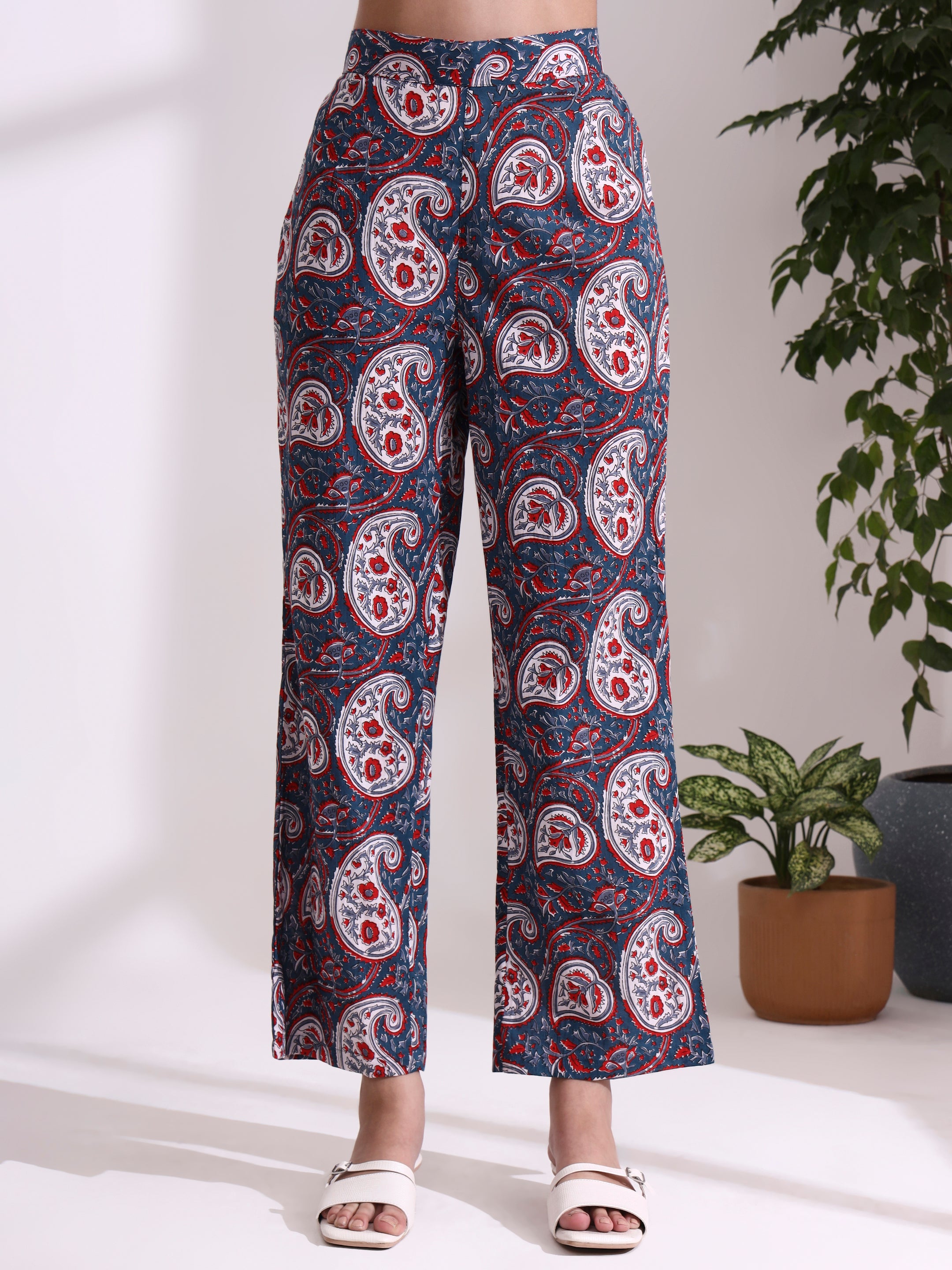Floral Printed Straight Pure Cotton Kurta & Trousers Sets