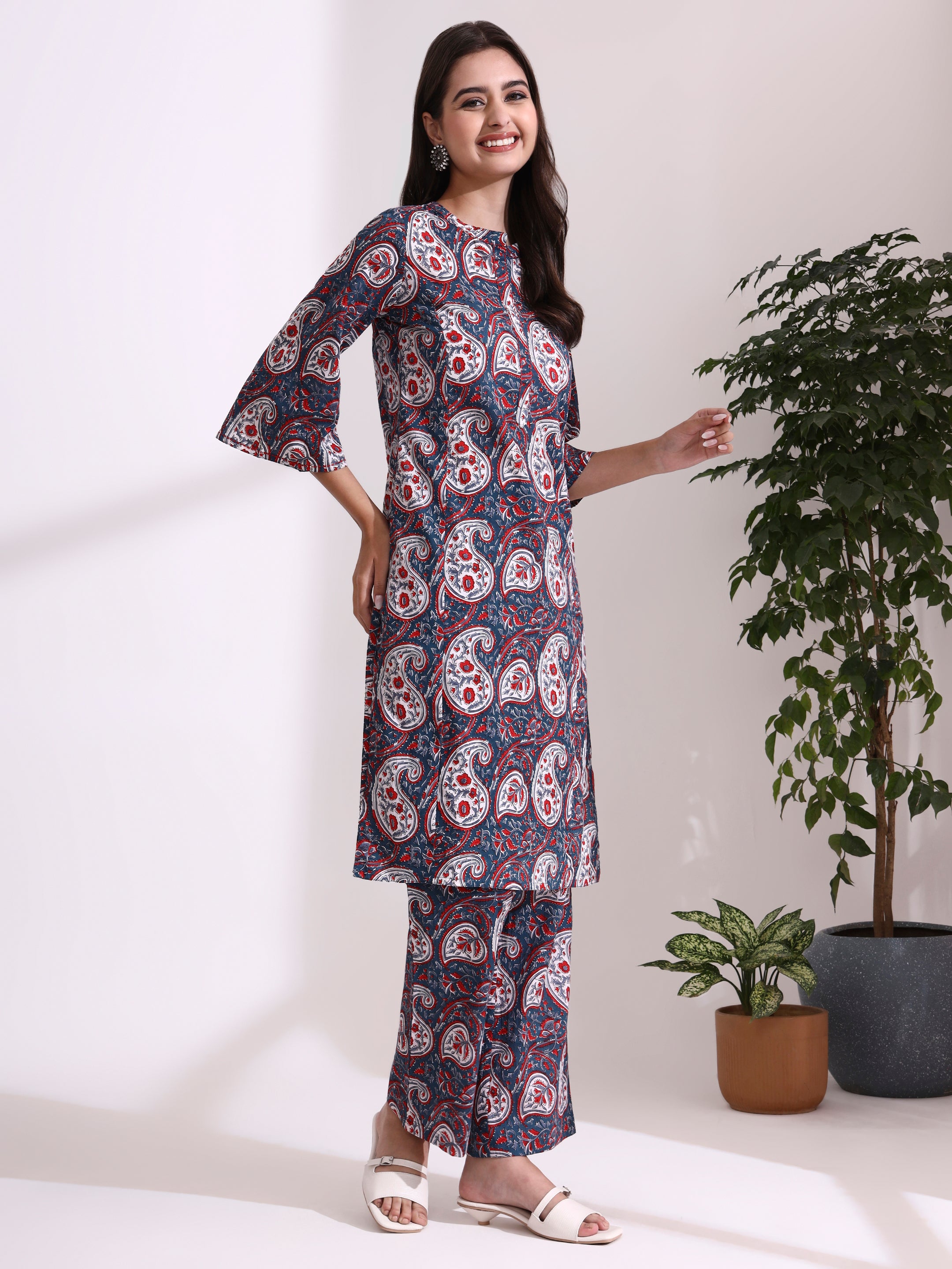 Floral Printed Straight Pure Cotton Kurta & Trousers Sets