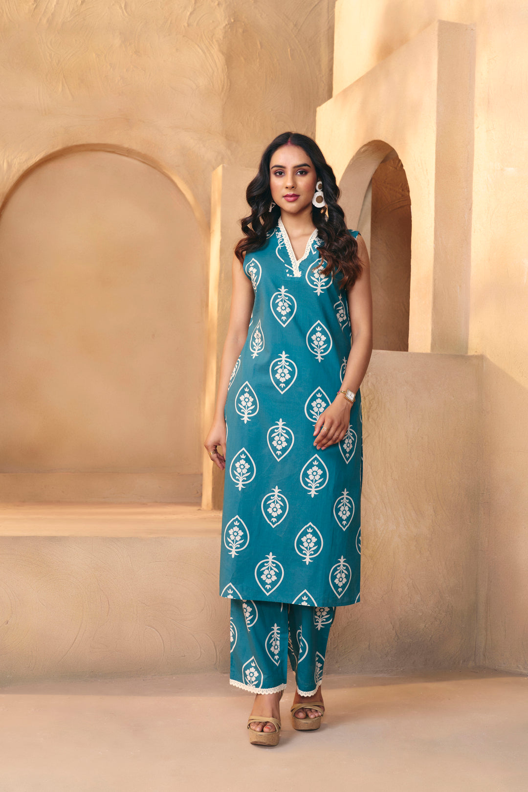 Floral Printed Straight Pure Cotton Kurta & Trousers Sets