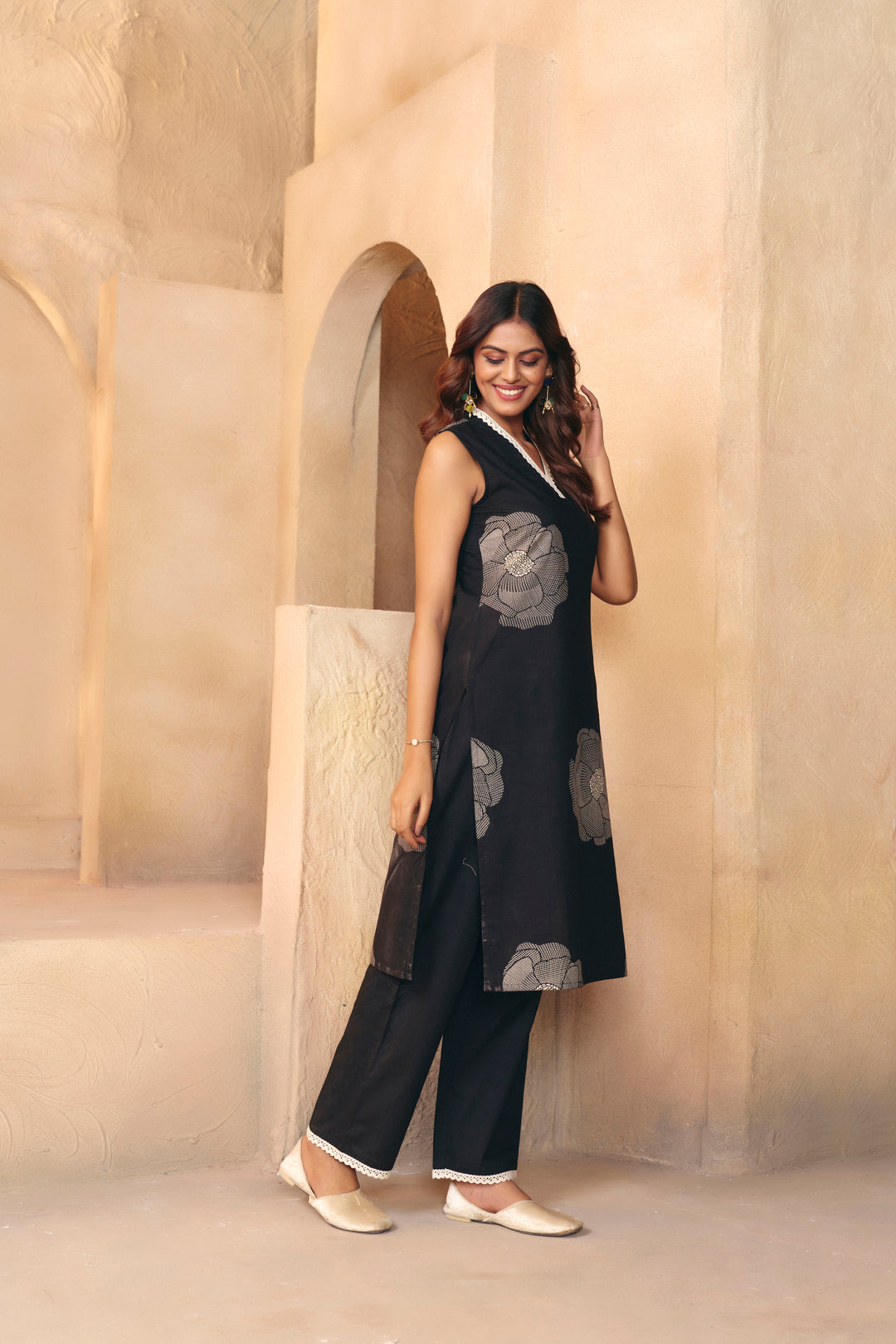 Floral Printed Straight Pure Cotton Kurta & Trousers Sets