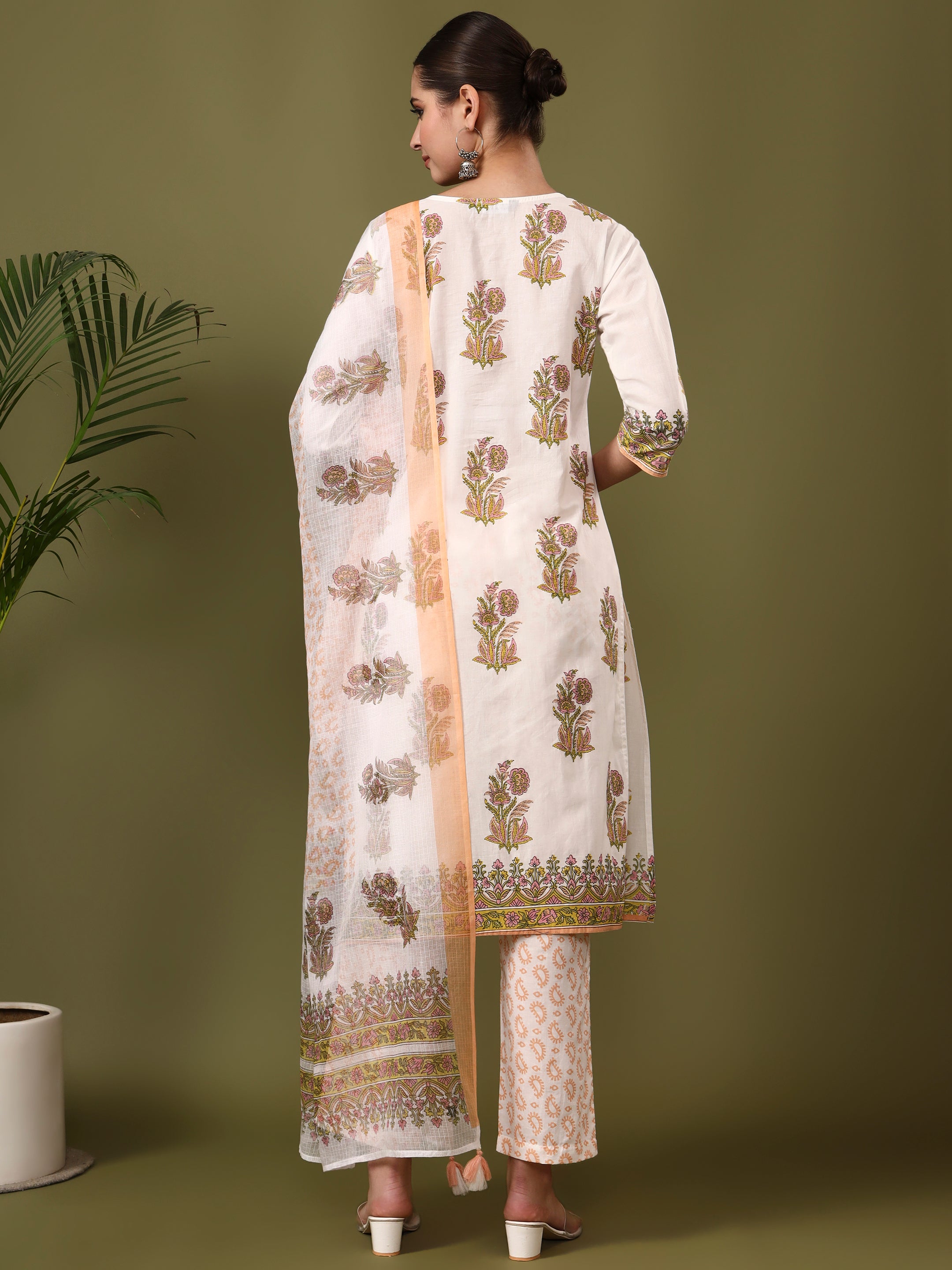 Floral Printed Straight Pure Cotton Kurta & Trousers Sets