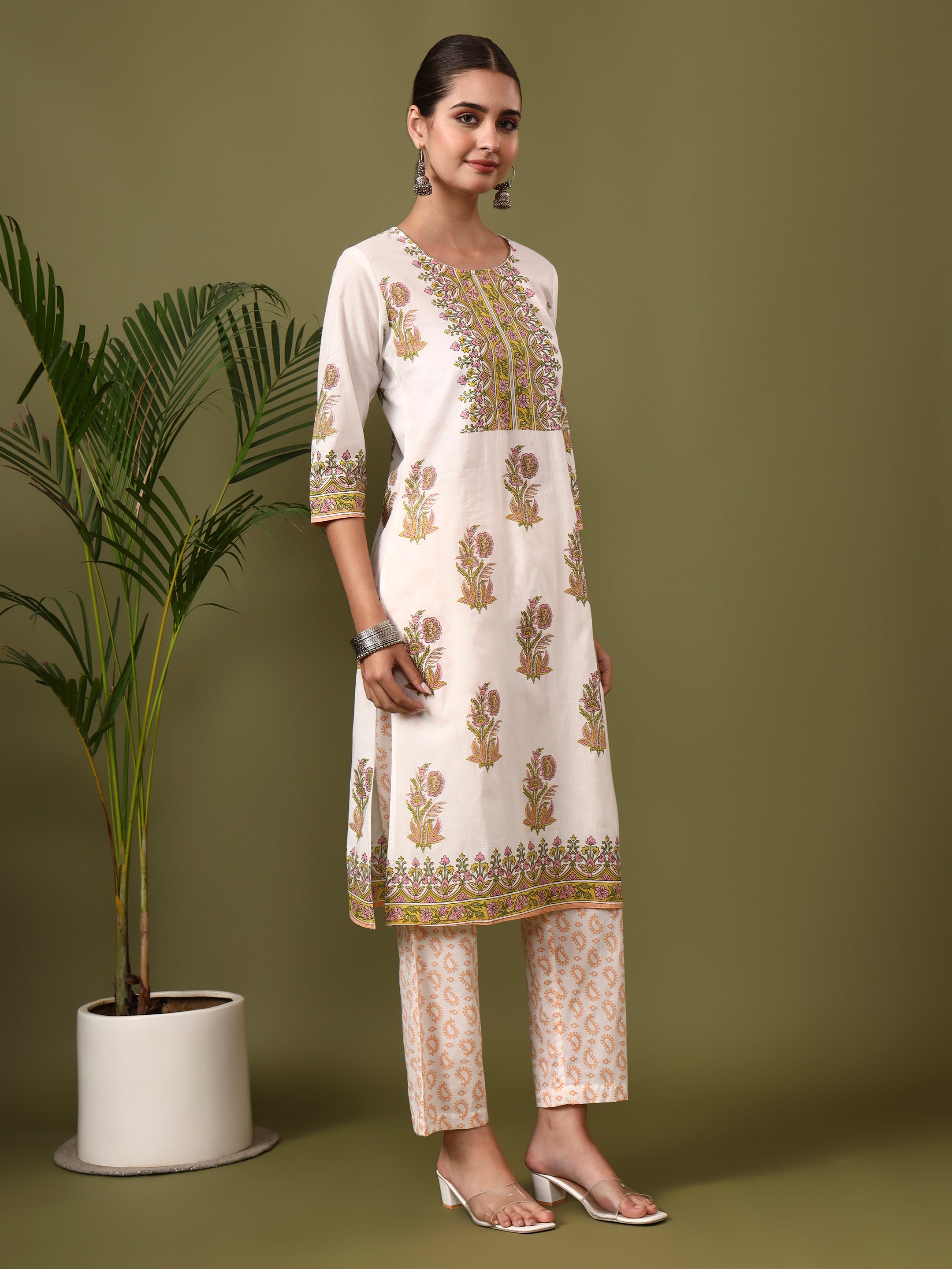 Floral Printed Straight Pure Cotton Kurta & Trousers Sets