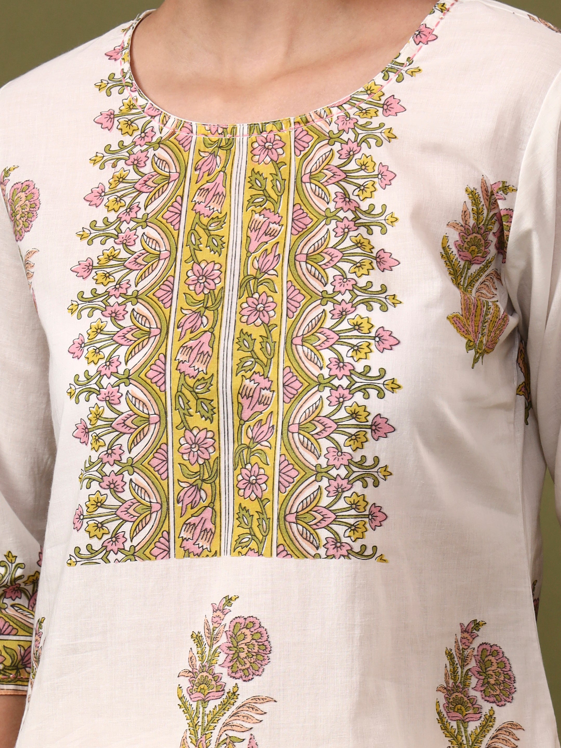 Floral Printed Straight Pure Cotton Kurta & Trousers Sets