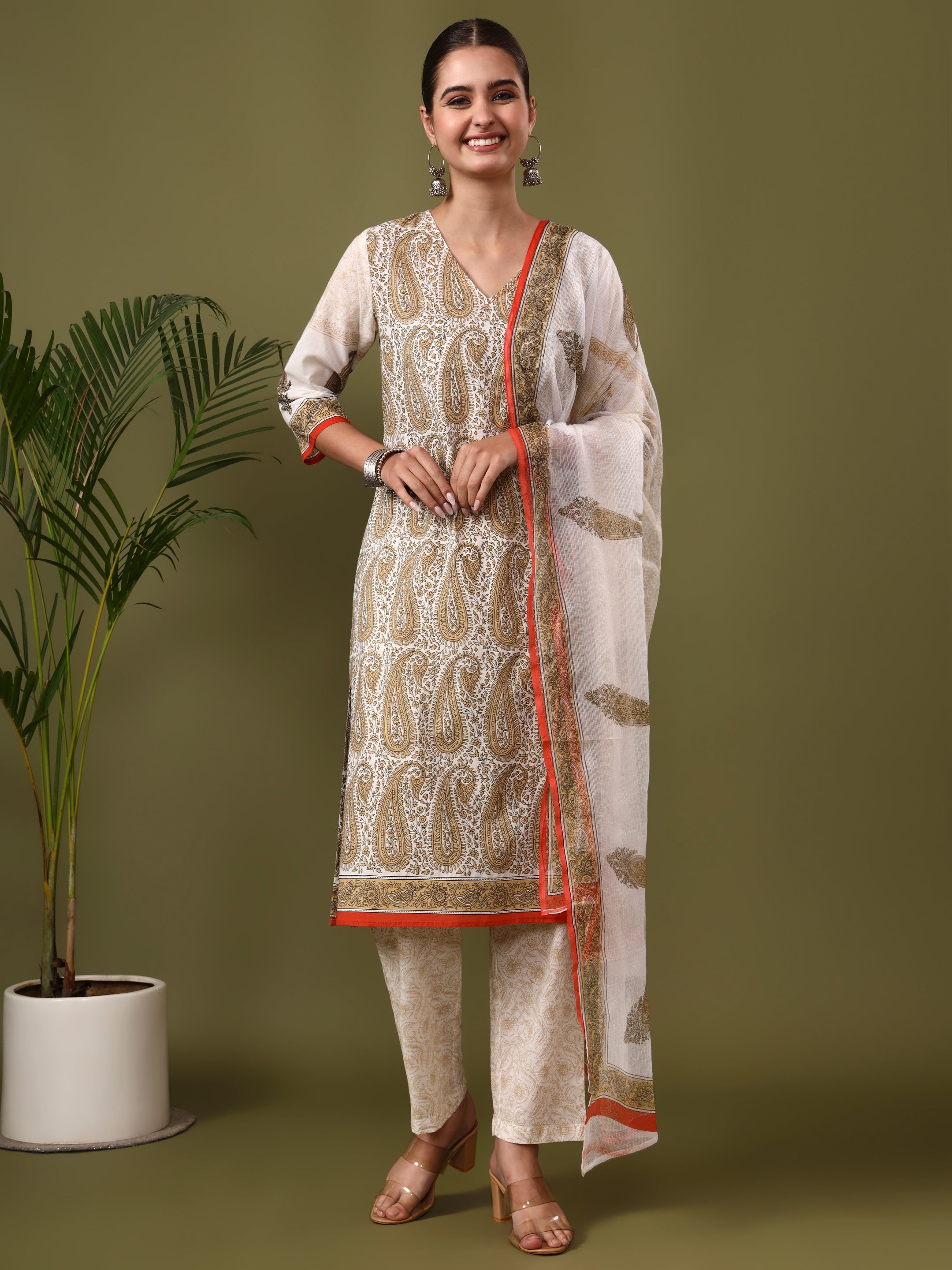Floral Printed Straight Pure Cotton Kurta & Trousers Sets
