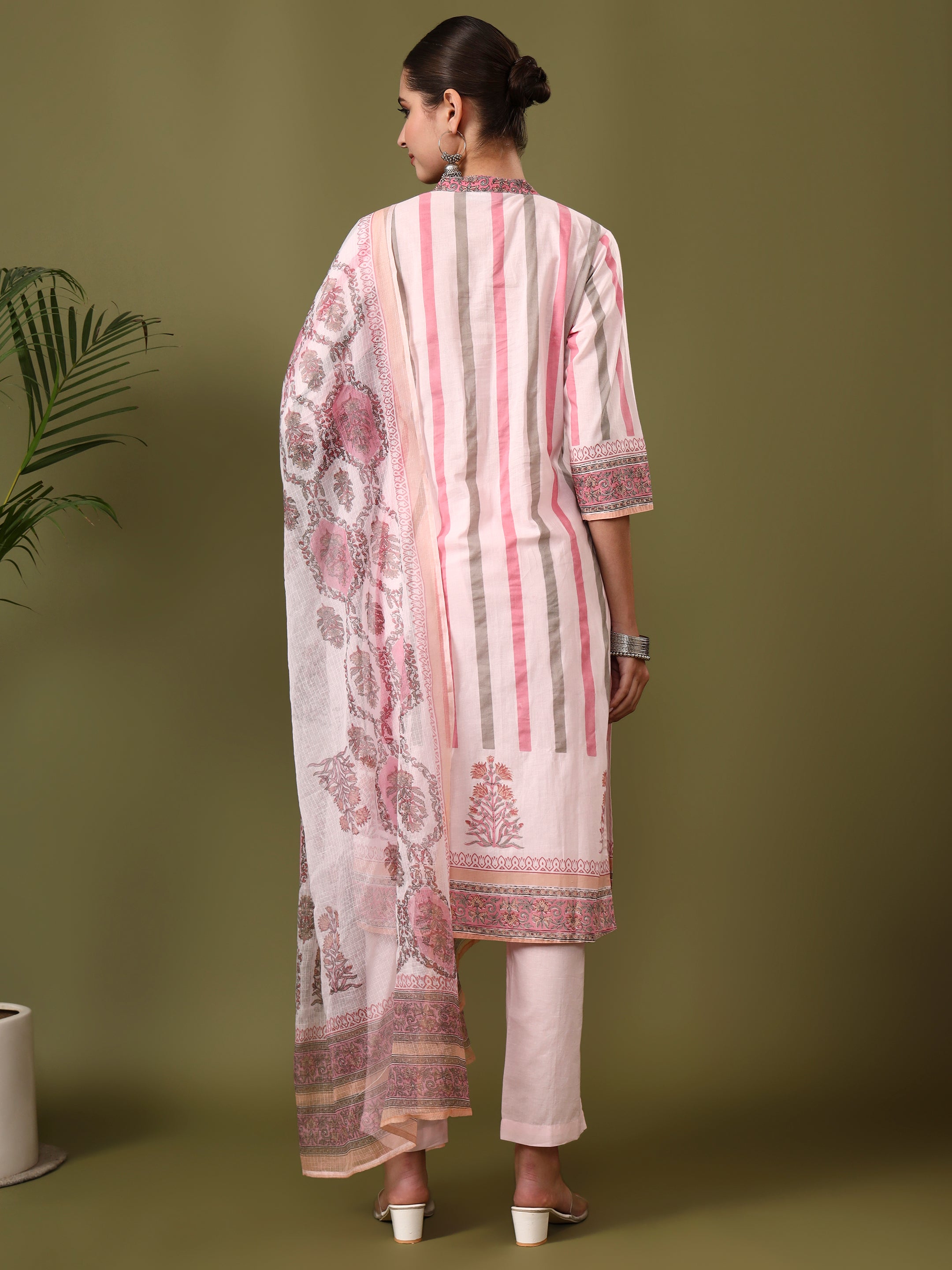 Floral Embroidered Straight Pure Cotton Kurta & Trousers Sets