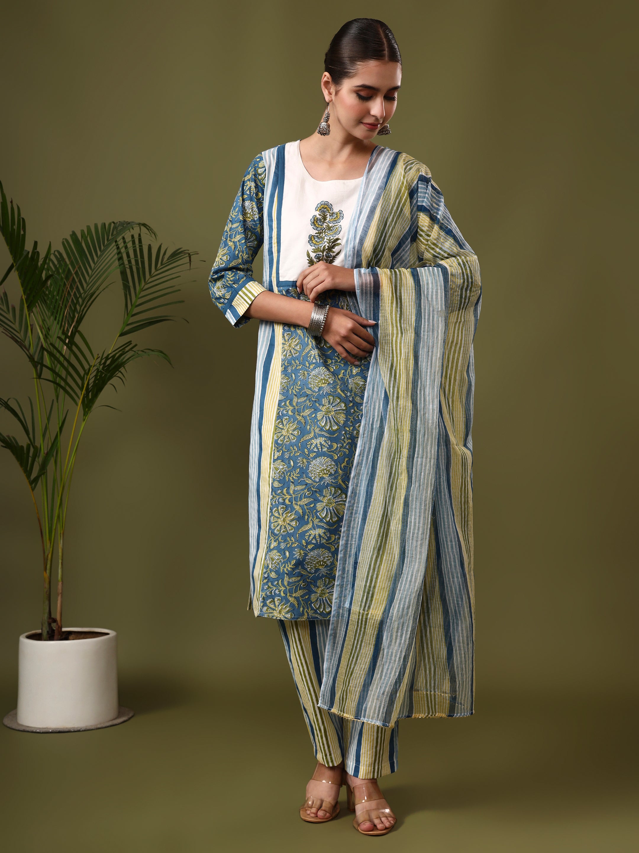 Floral Embroidered Straight Pure Cotton Kurta & Trousers Sets