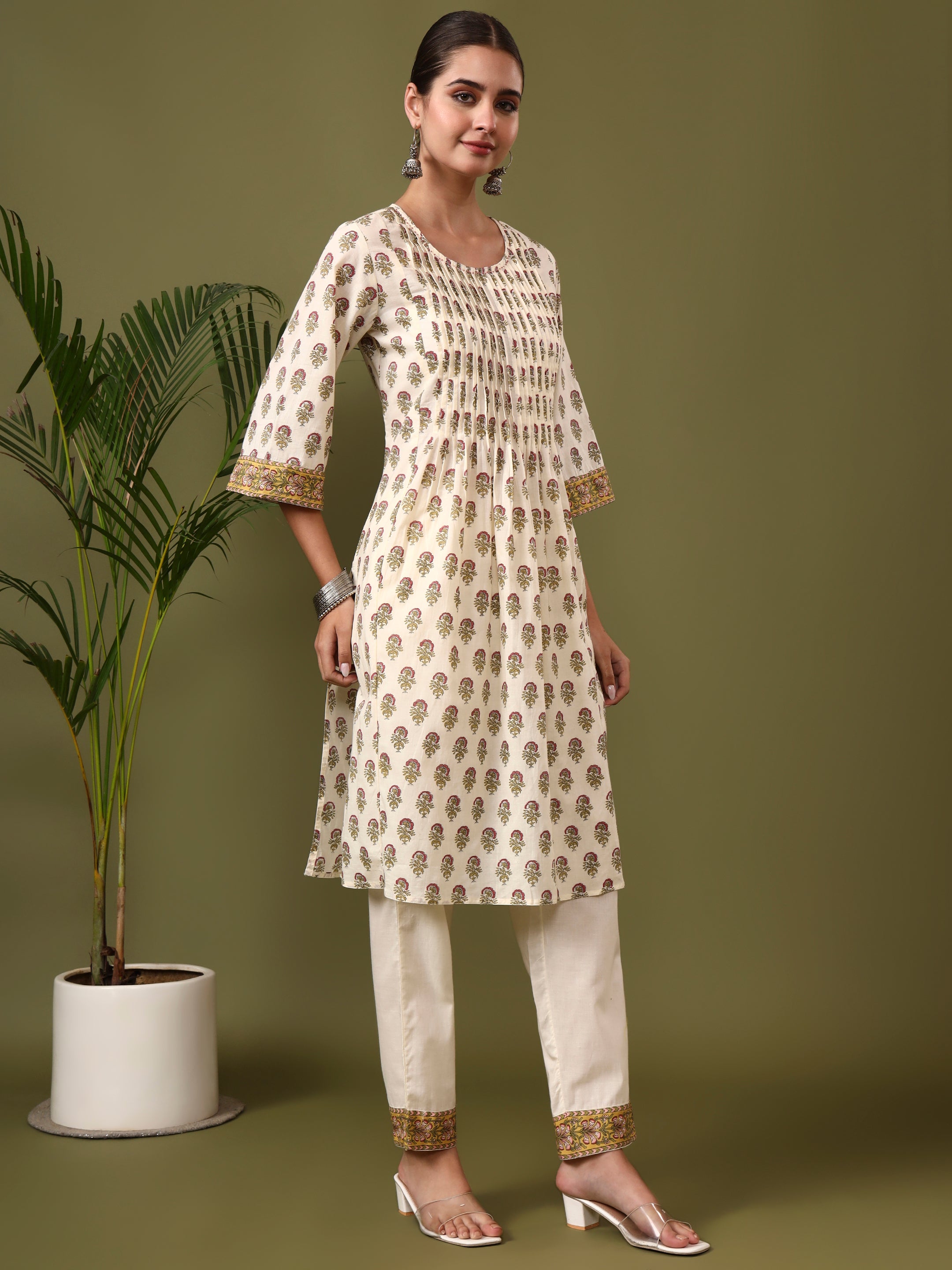 Floral Printed Straight Pure Cotton Kurta & Trousers Sets