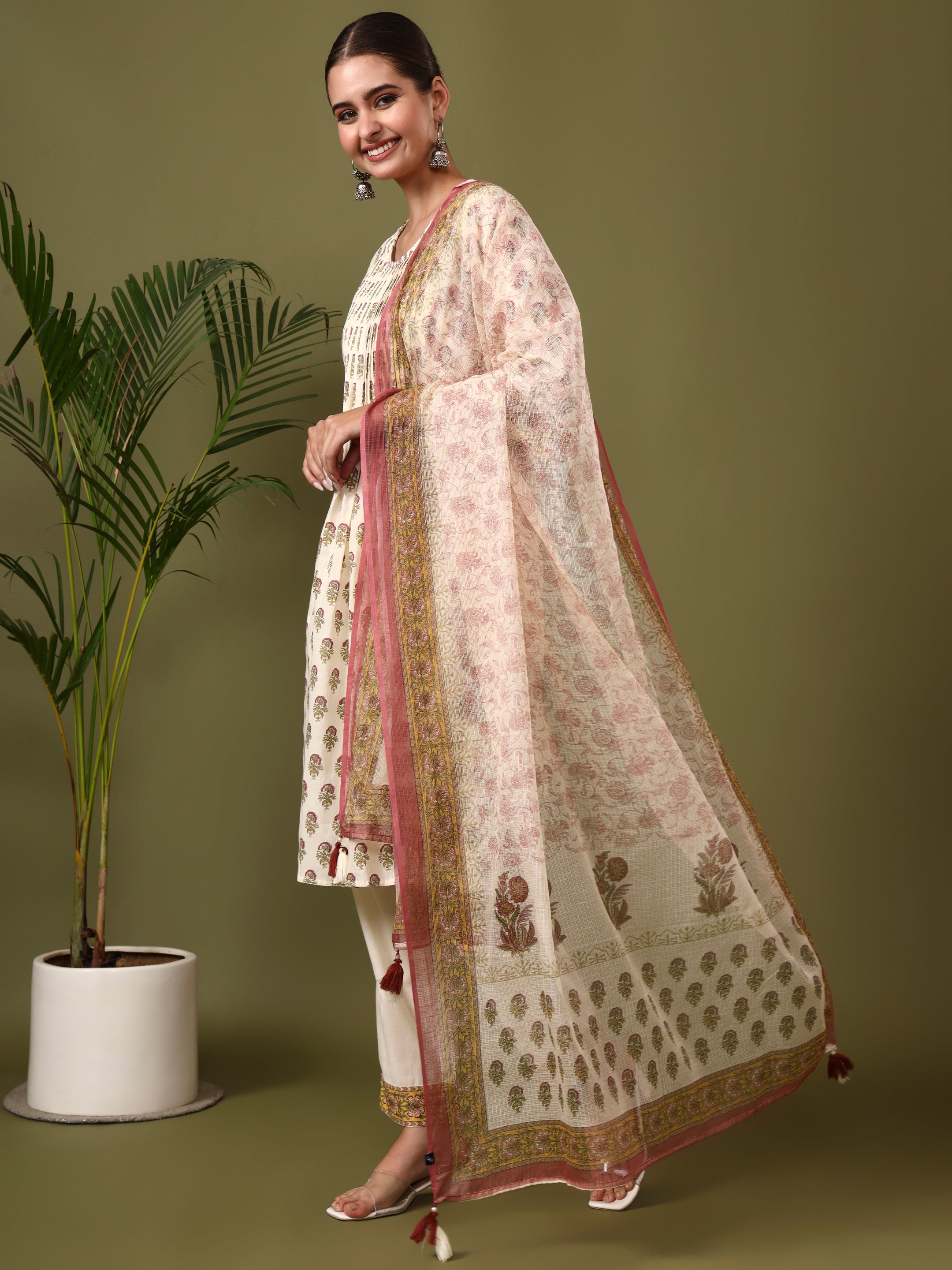 Floral Printed Straight Pure Cotton Kurta & Trousers Sets