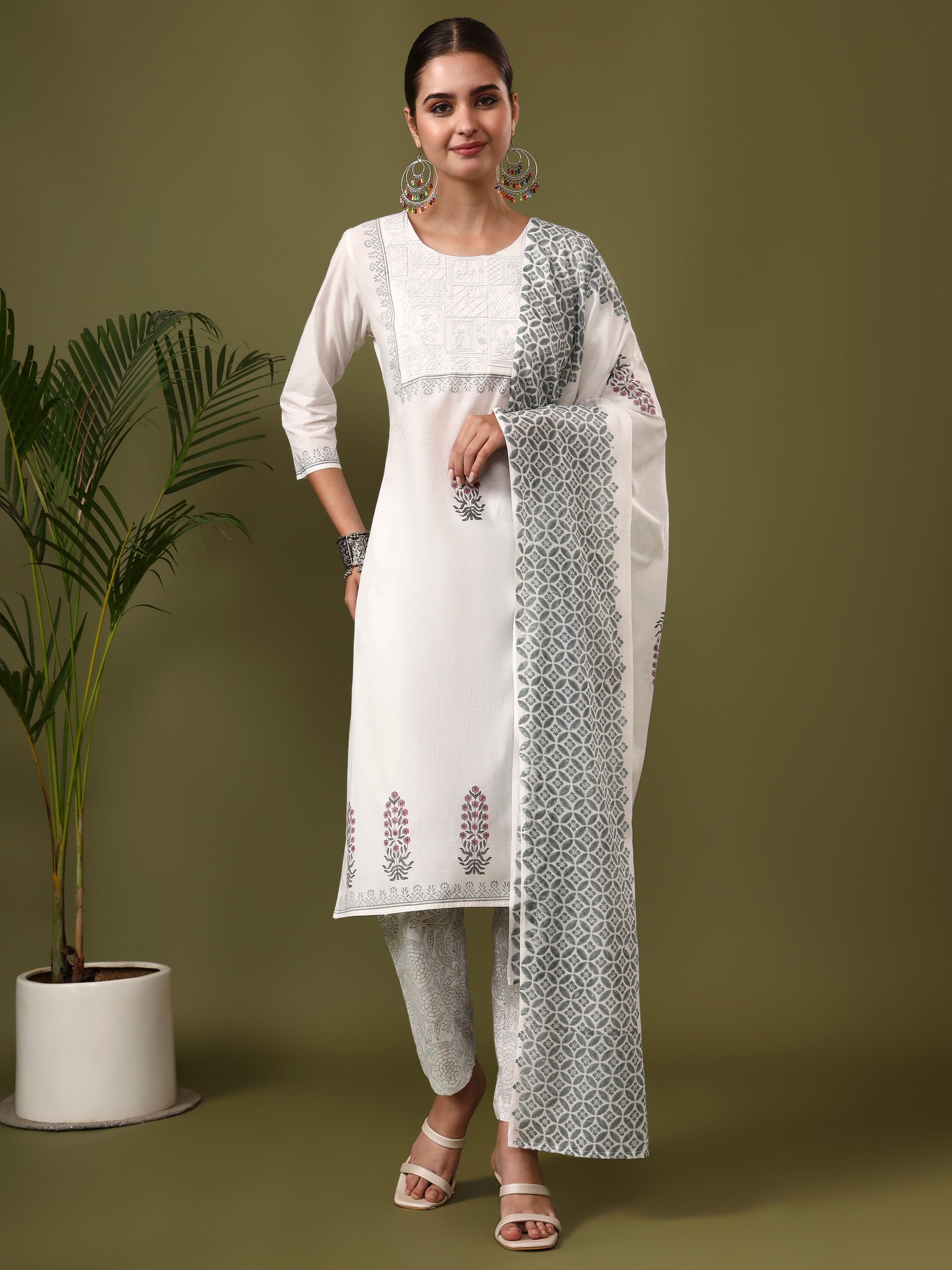 Floral Embroidered Straight Pure Cotton Kurta & Trousers Sets