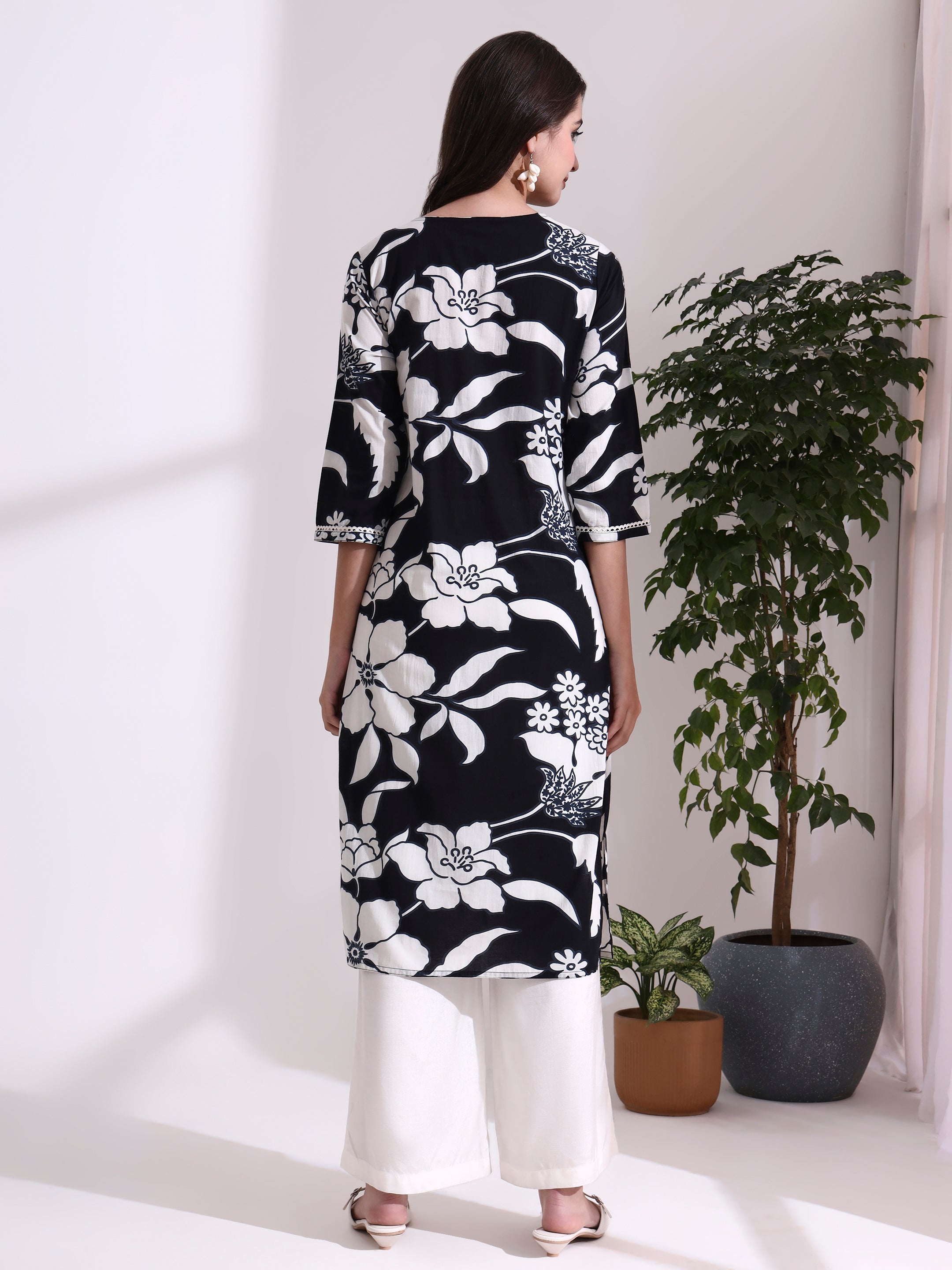 Floral Embroidered Straight Pure Cotton Kurta