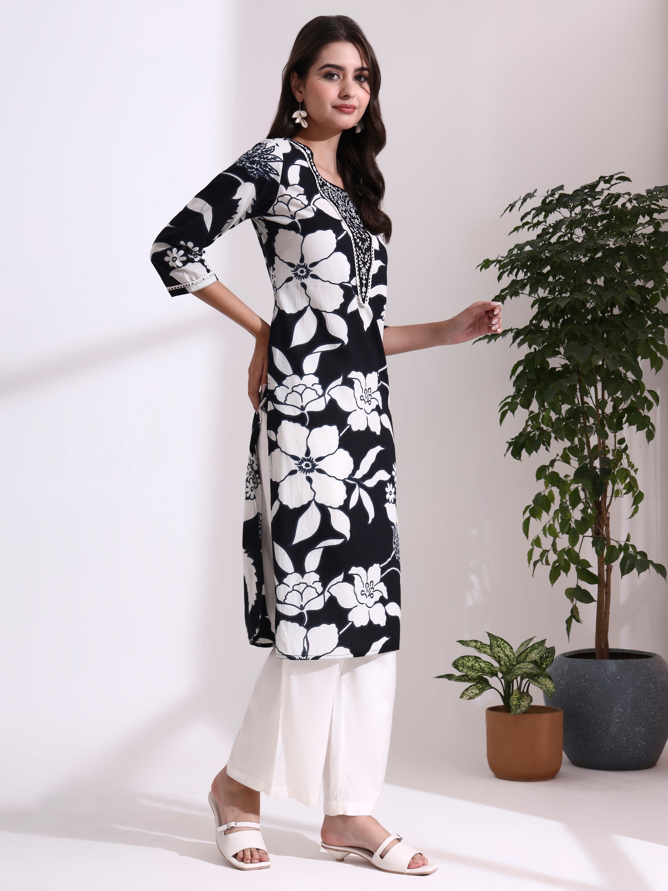 Floral Embroidered Straight Pure Cotton Kurta