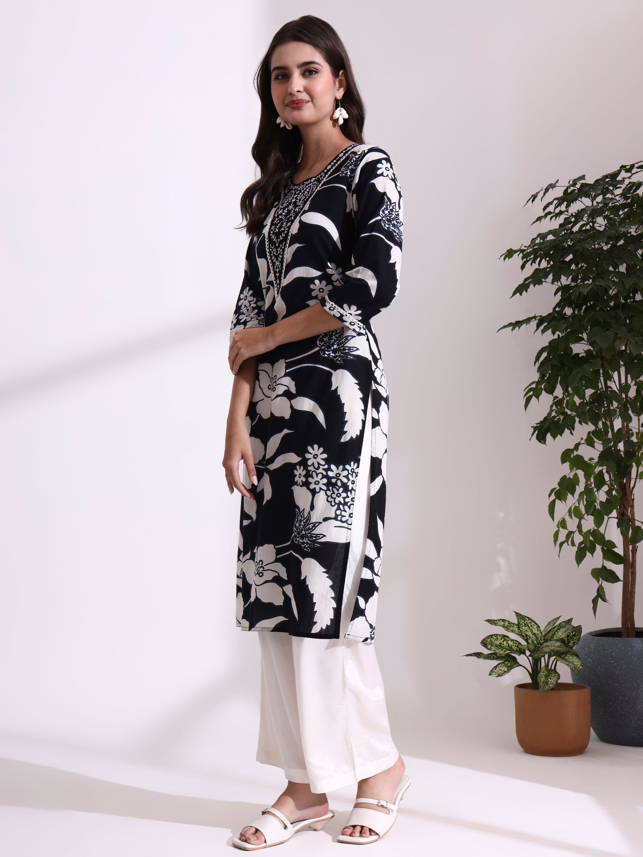 Floral Embroidered Straight Pure Cotton Kurta