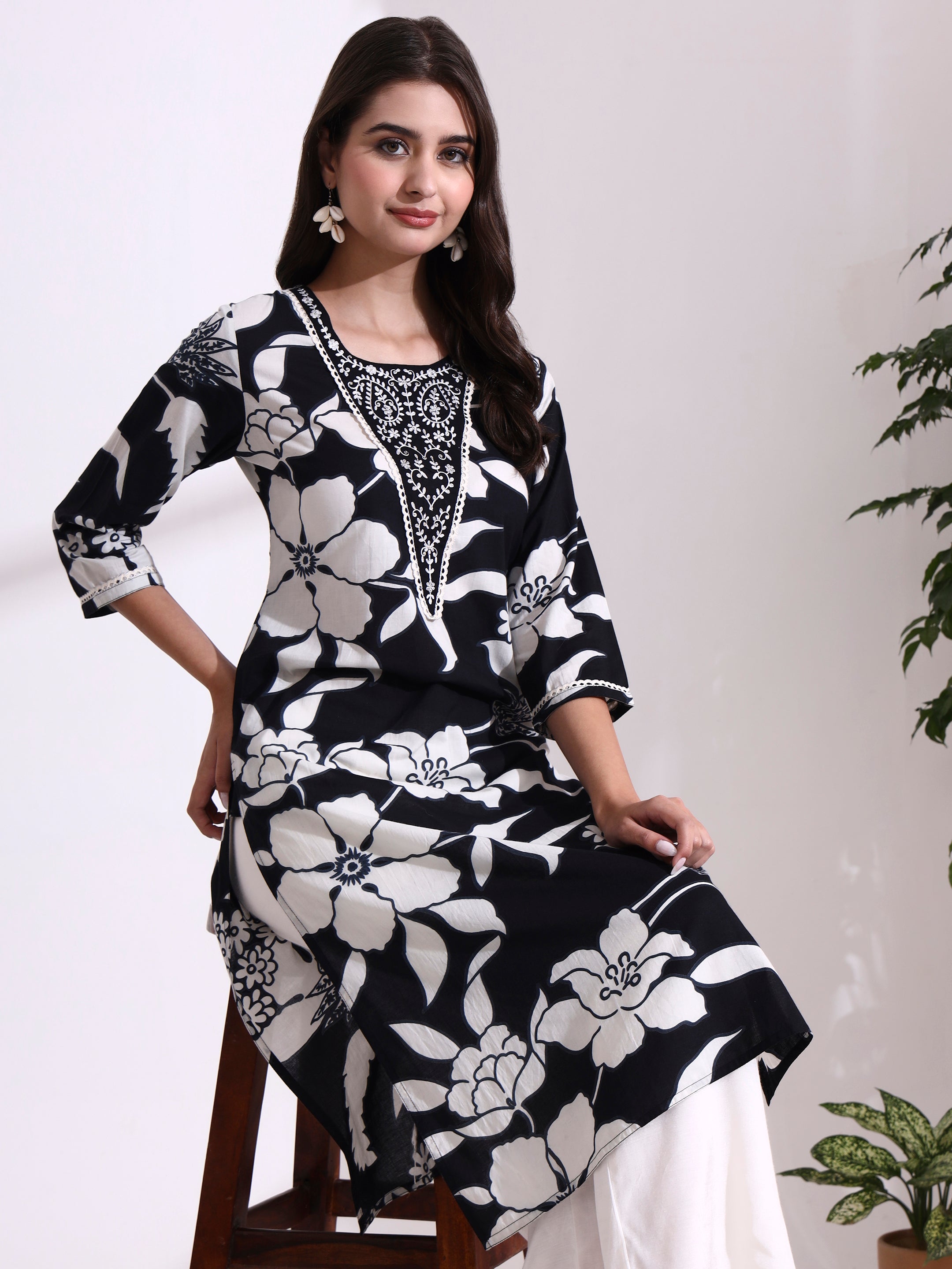 Floral Embroidered Straight Pure Cotton Kurta